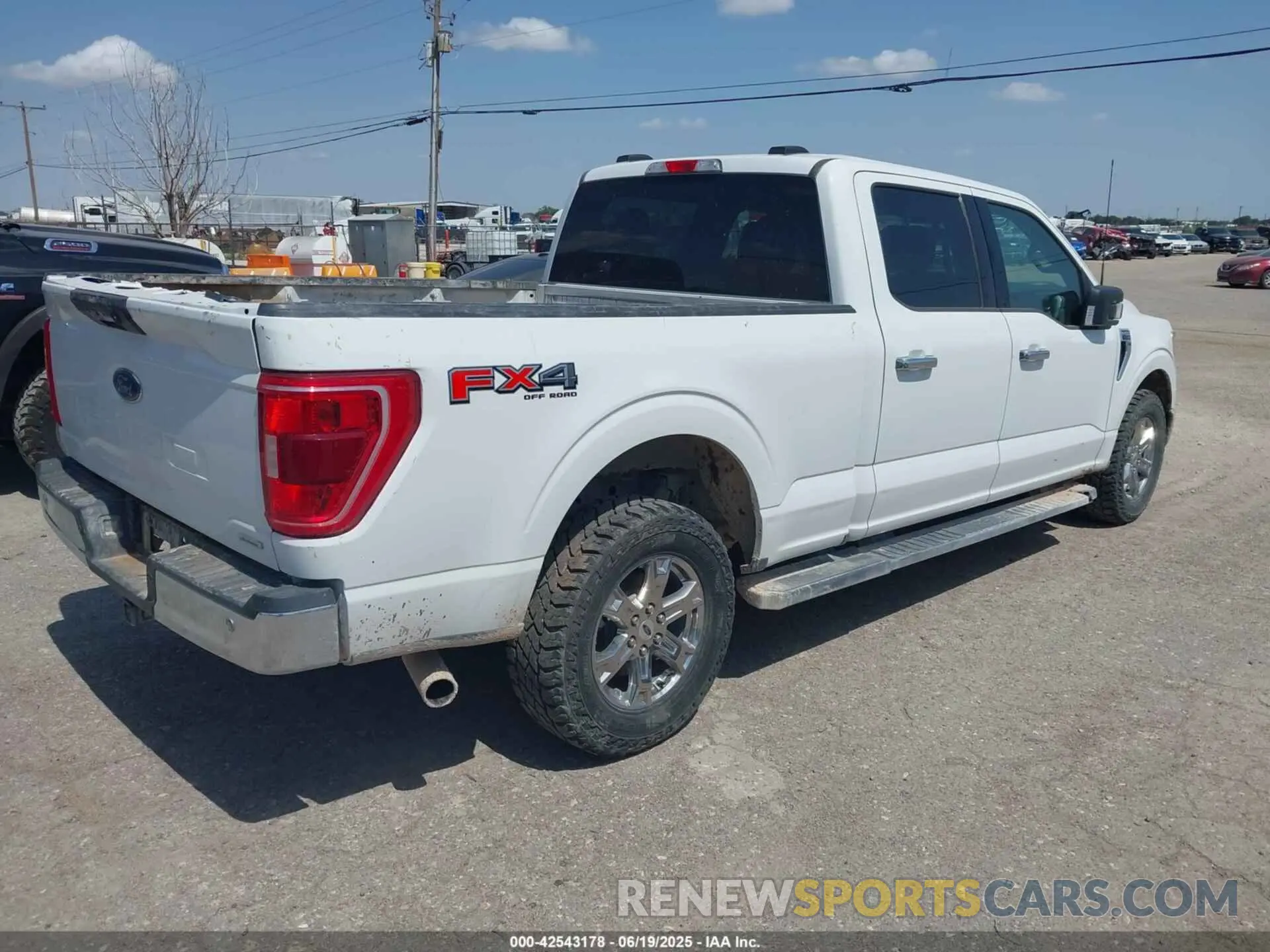 4 Photograph of a damaged car 1FTFW1E80MFC72662 FORD F-150 2021