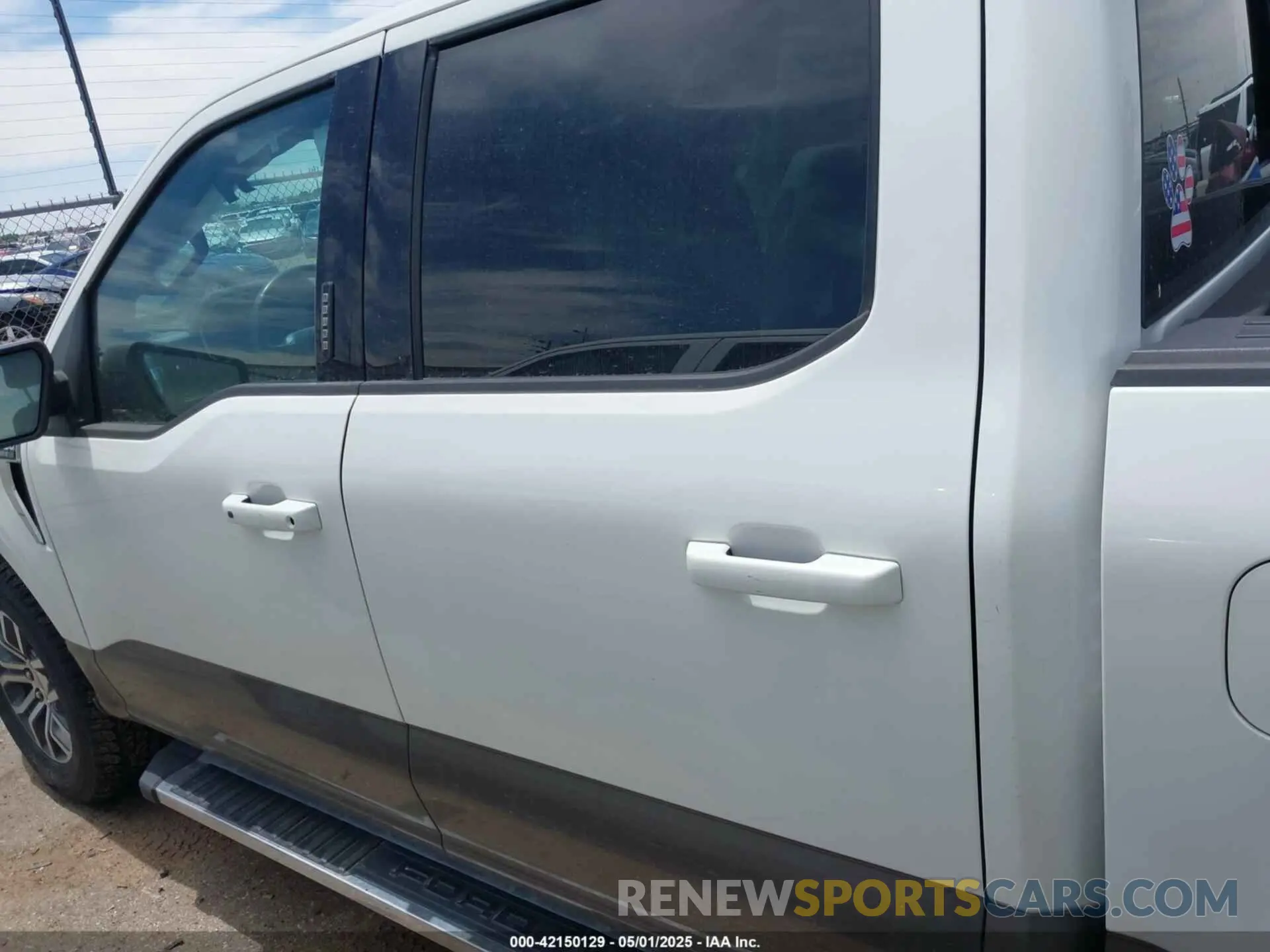 14 Photograph of a damaged car 1FTFW1E82MFA28107 FORD F-150 2021