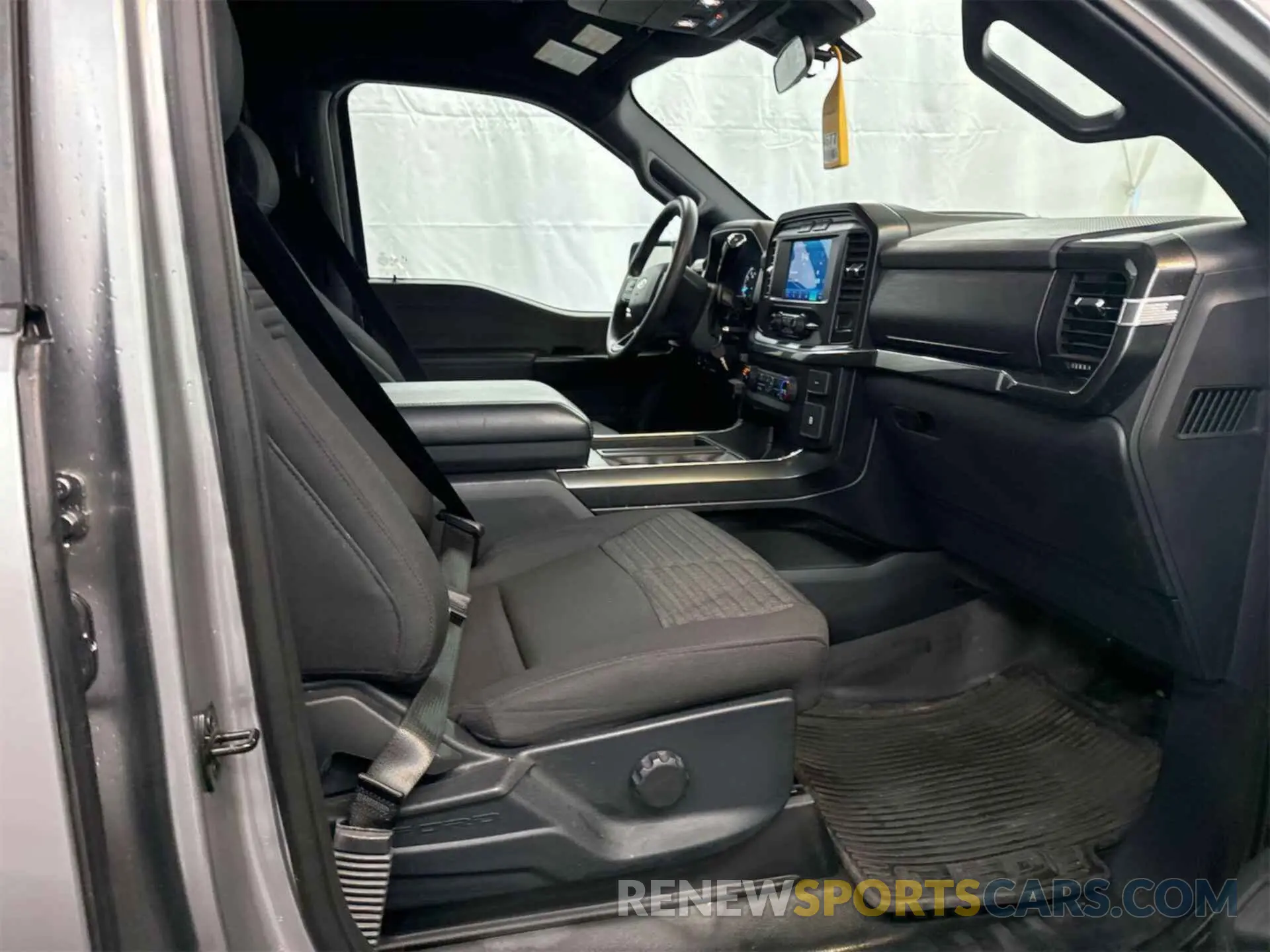 10 Photograph of a damaged car 1FTFW1E84MFB13773 FORD F-150 2021