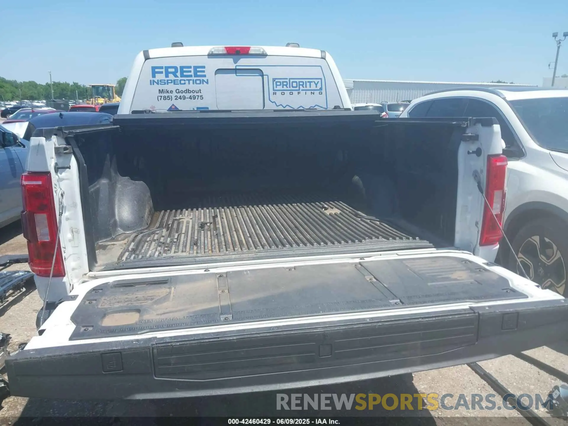 17 Photograph of a damaged car 1FTFW1E88MFB53595 FORD F-150 2021