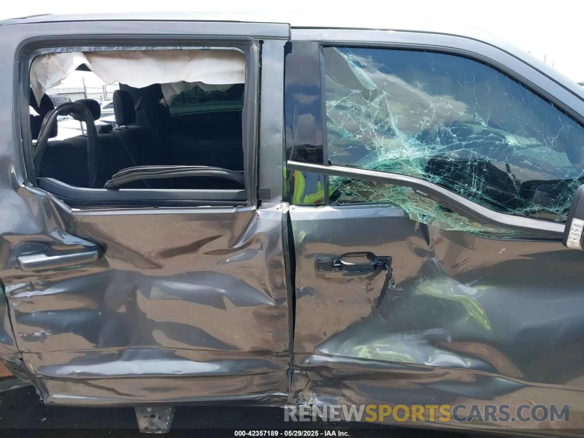 14 Photograph of a damaged car 1FTFW1E88MFB78075 FORD F-150 2021