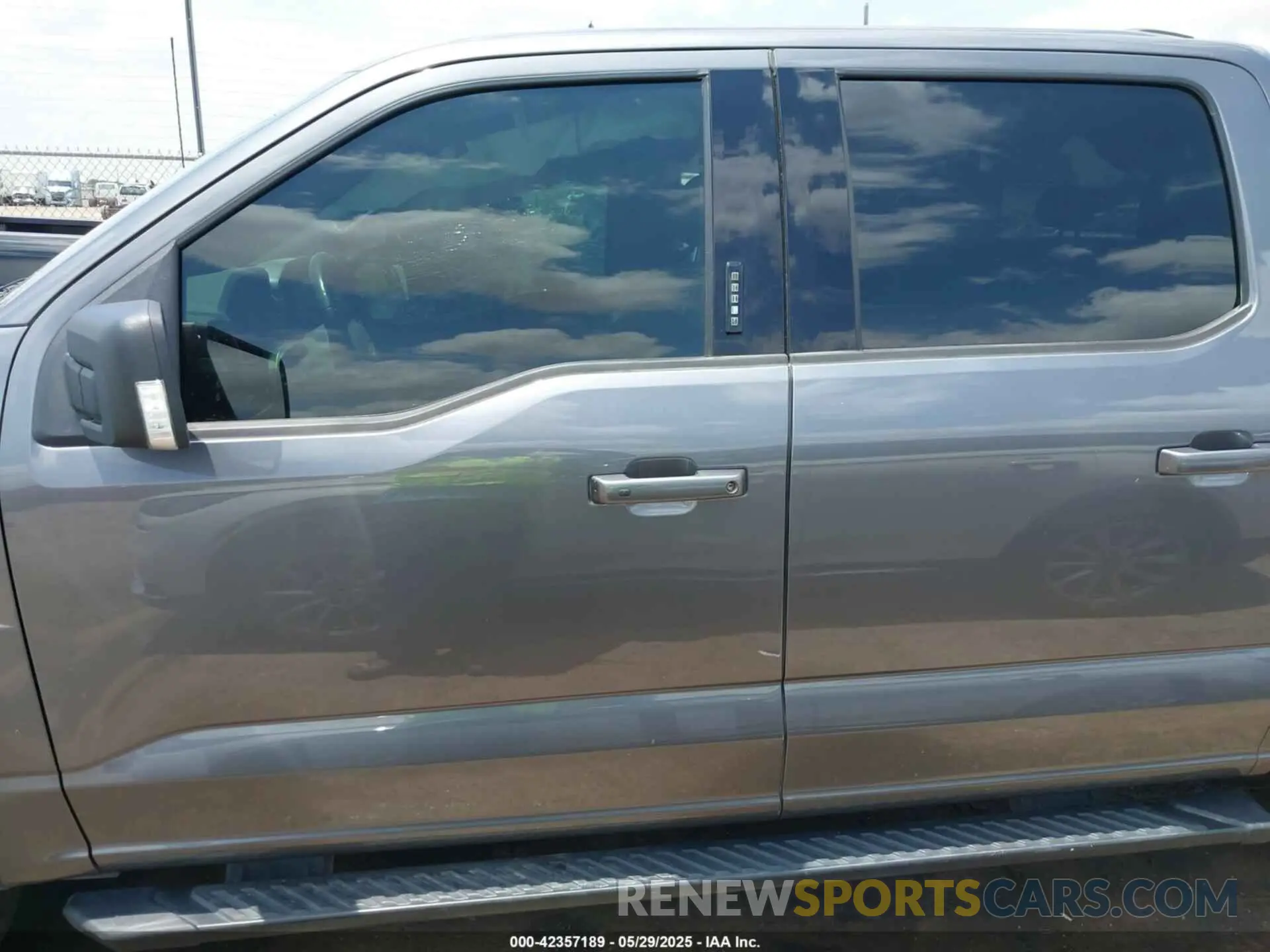 15 Photograph of a damaged car 1FTFW1E88MFB78075 FORD F-150 2021