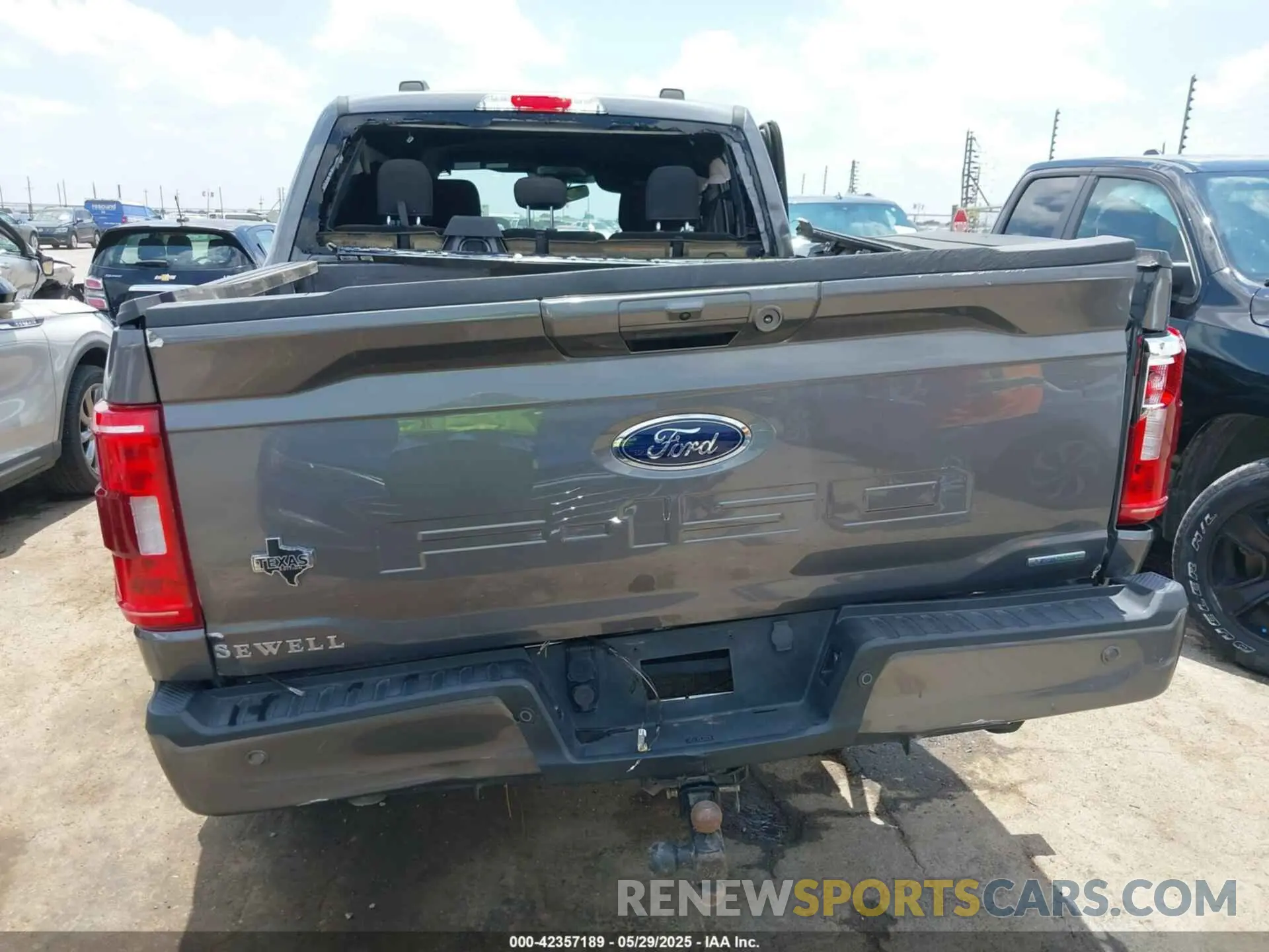17 Photograph of a damaged car 1FTFW1E88MFB78075 FORD F-150 2021