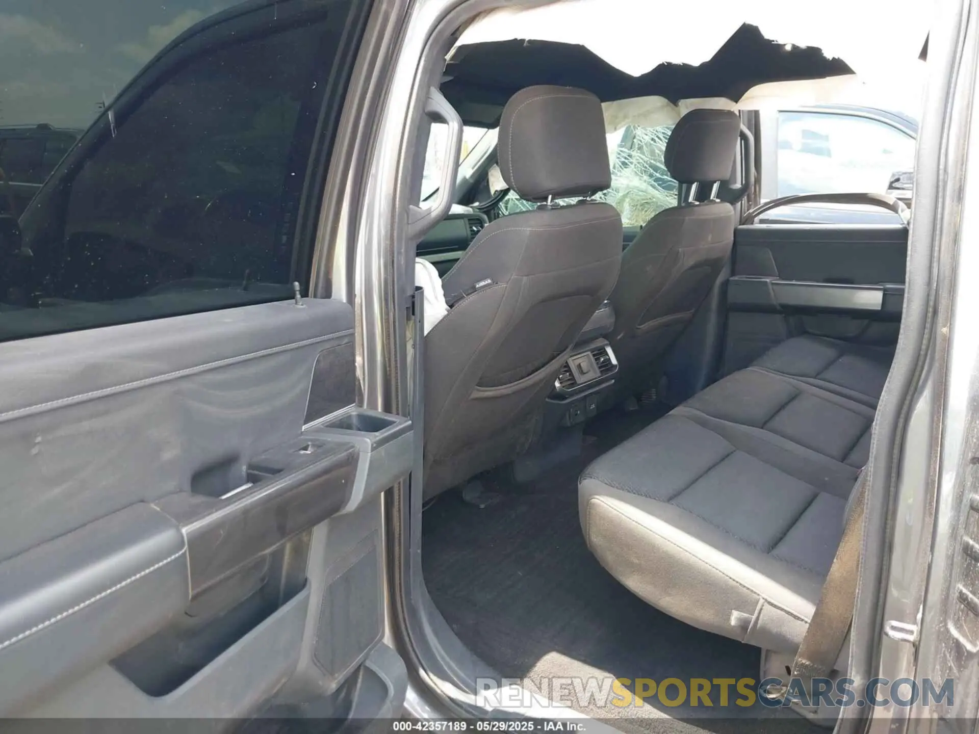 8 Photograph of a damaged car 1FTFW1E88MFB78075 FORD F-150 2021