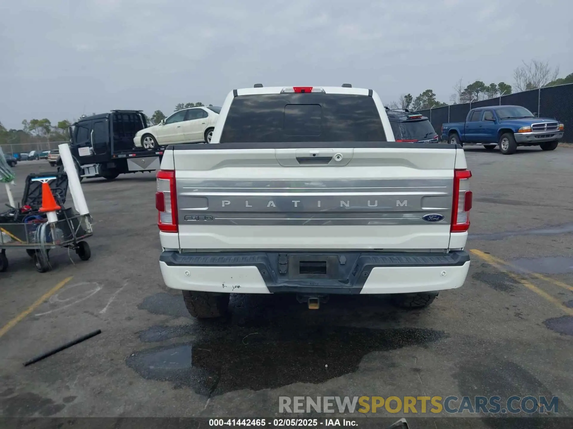 17 Photograph of a damaged car 1FTFW1ED3MFB75260 FORD F-150 2021