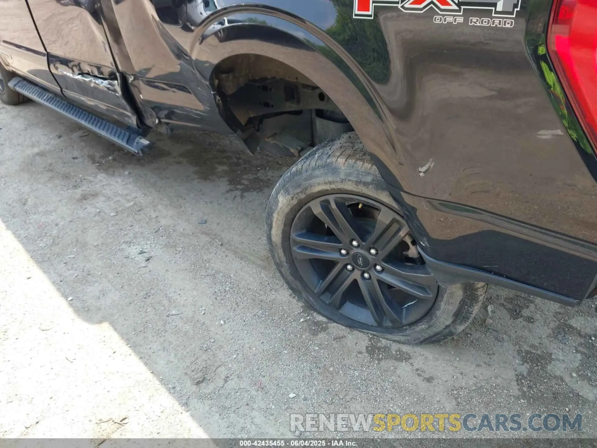 17 Photograph of a damaged car 1FTFW1ED4MFD00170 FORD F-150 2021