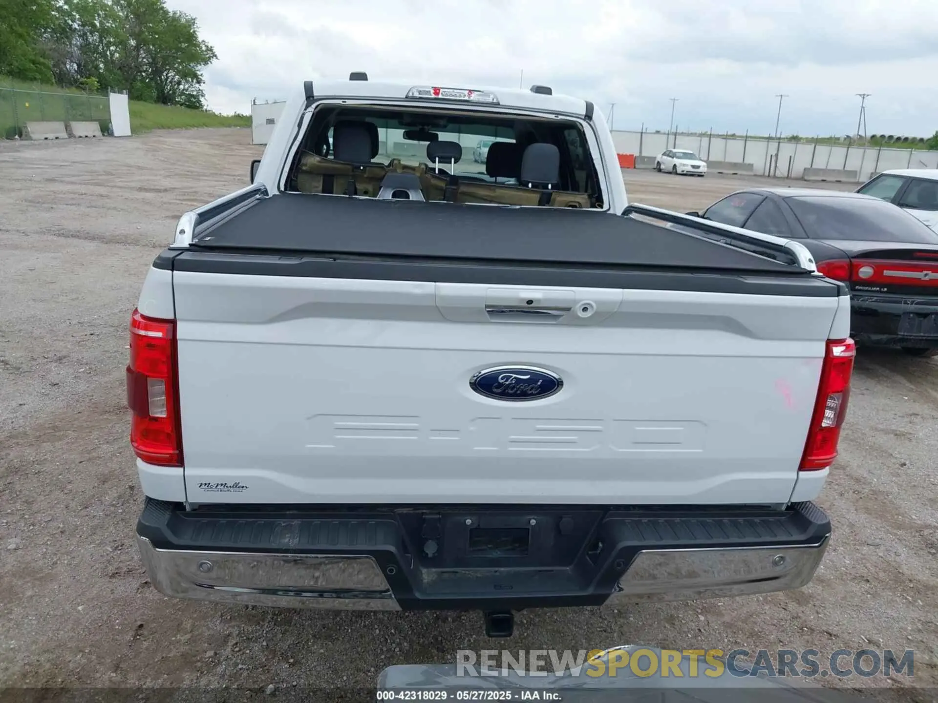 16 Photograph of a damaged car 1FTFW1ED7MFB36946 FORD F-150 2021