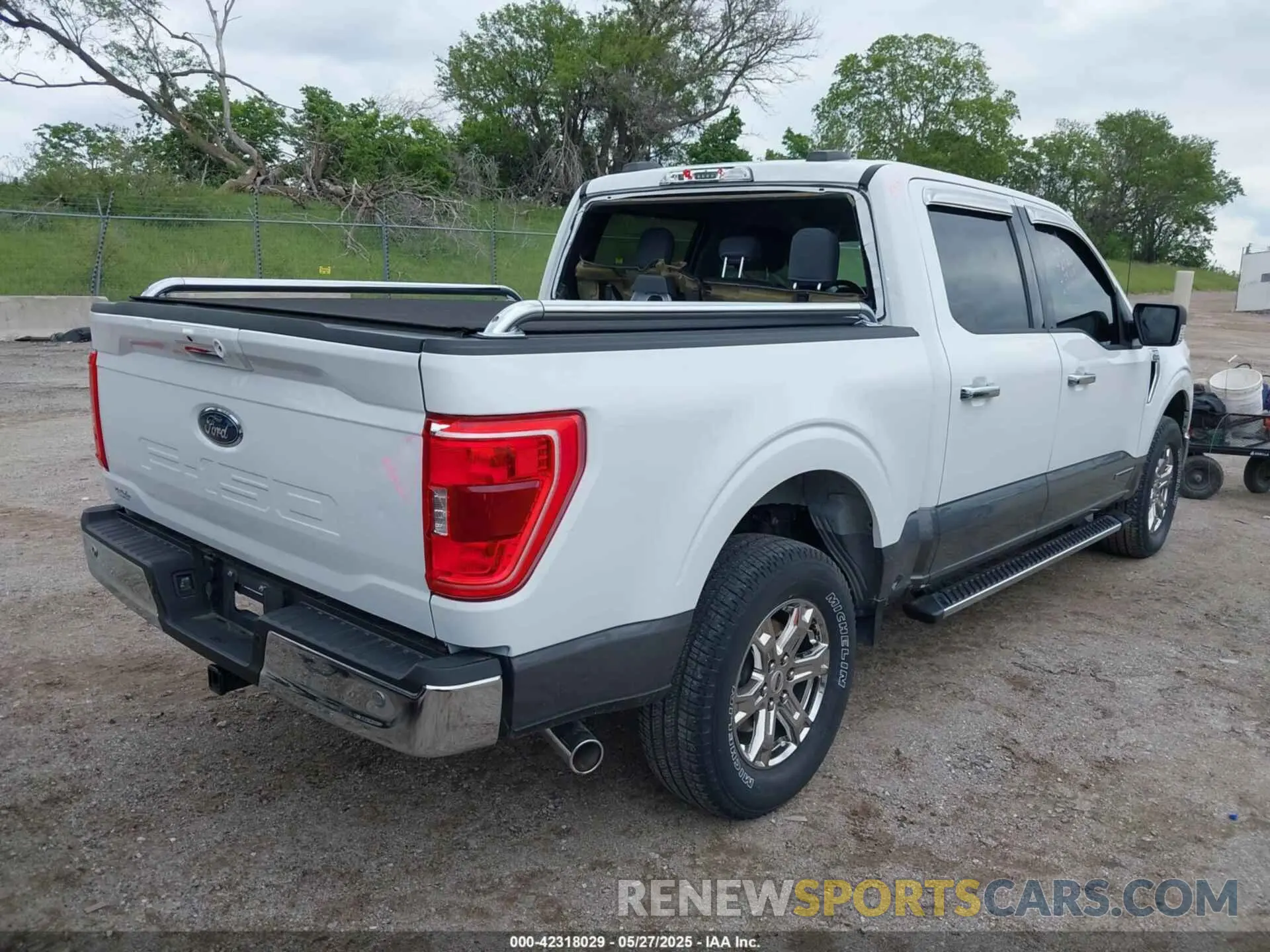 4 Photograph of a damaged car 1FTFW1ED7MFB36946 FORD F-150 2021