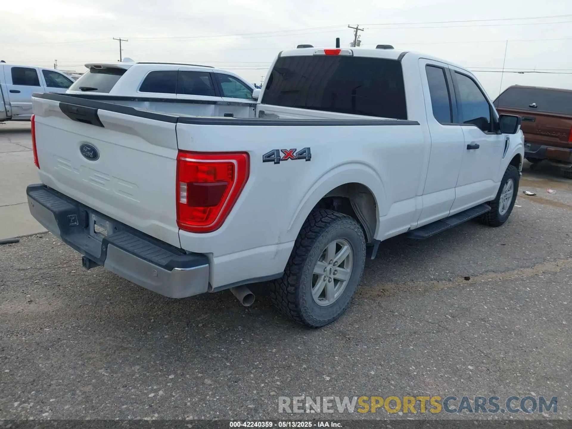 4 Photograph of a damaged car 1FTFX1E50MFB29732 FORD F-150 2021