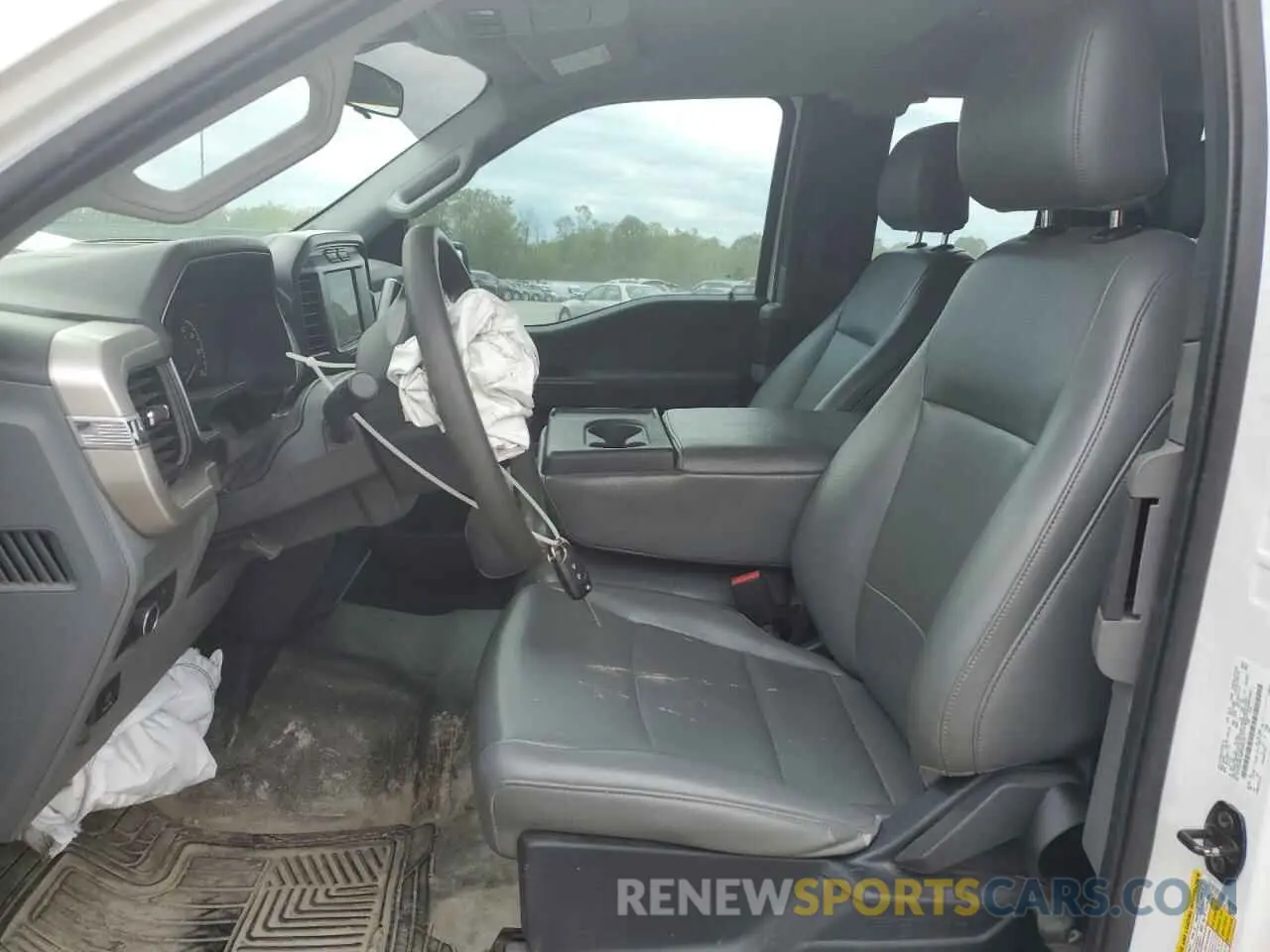 7 Photograph of a damaged car 1FTFX1E51MFC05216 FORD F-150 2021