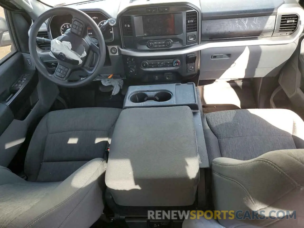 8 Photograph of a damaged car 1FTFX1E53MFA85712 FORD F-150 2021
