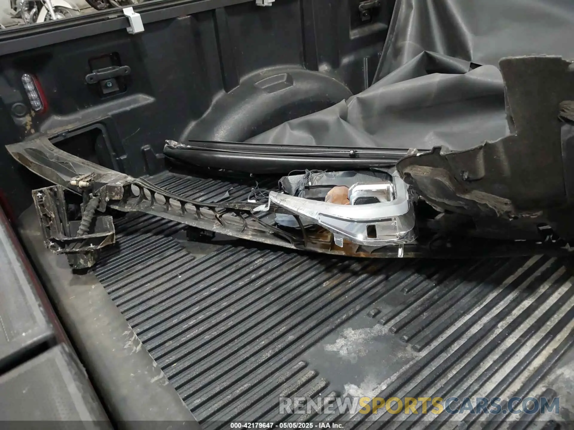 12 Photograph of a damaged car 1FTFX1E55MFA44207 FORD F-150 2021