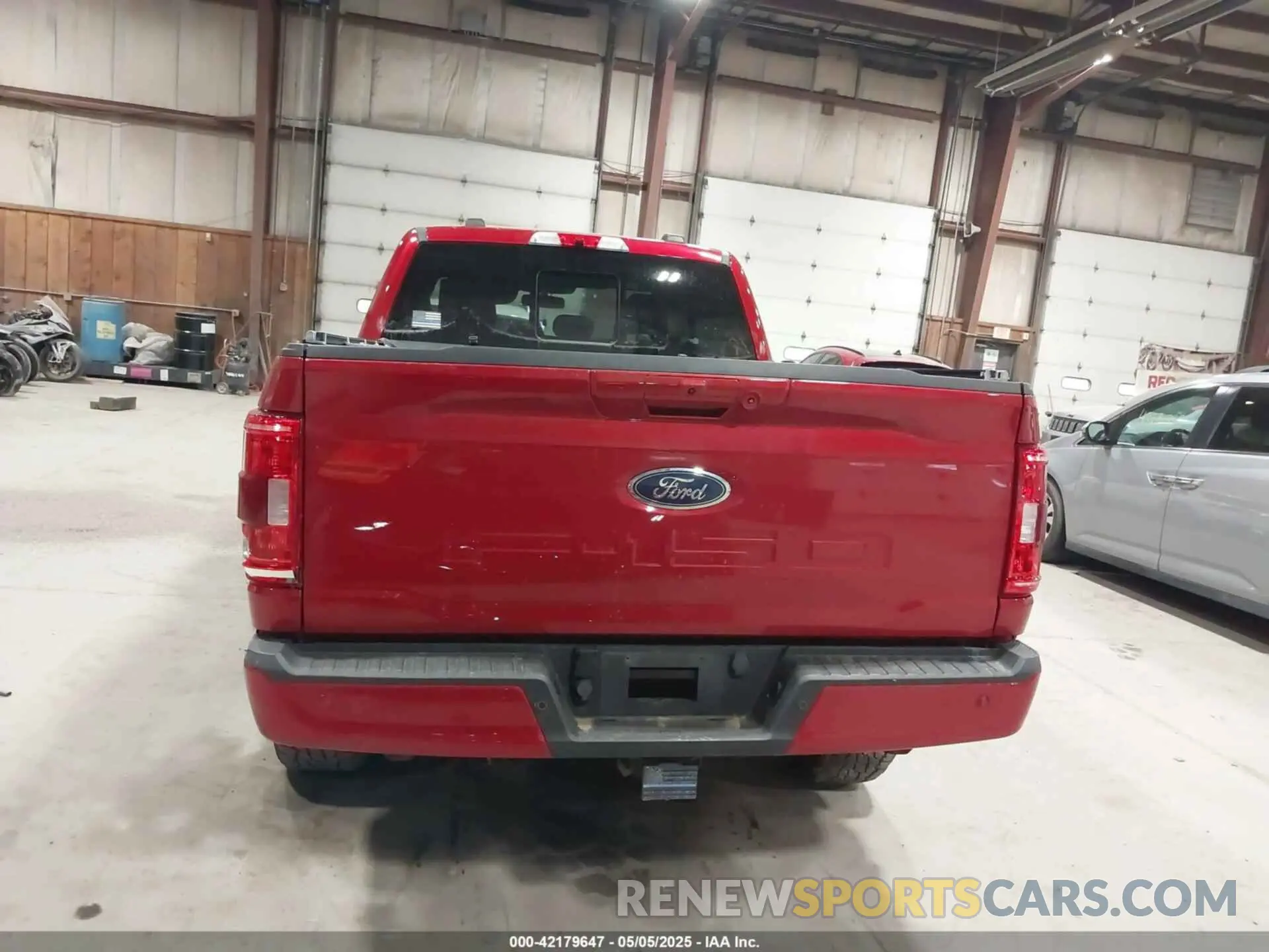 17 Photograph of a damaged car 1FTFX1E55MFA44207 FORD F-150 2021