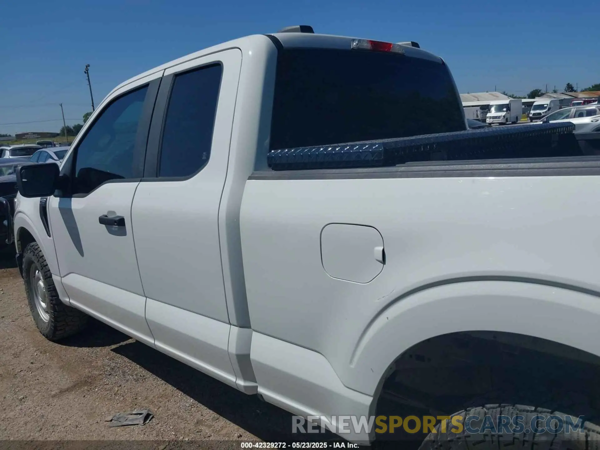 14 Photograph of a damaged car 1FTFX1E56MFD09555 FORD F-150 2021
