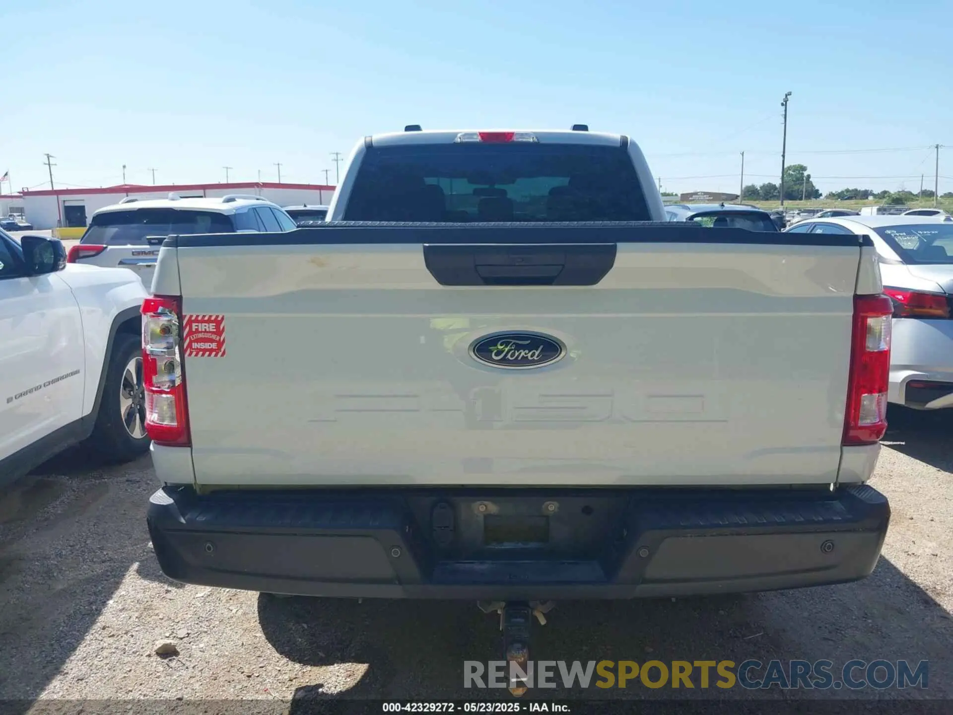 16 Photograph of a damaged car 1FTFX1E56MFD09555 FORD F-150 2021