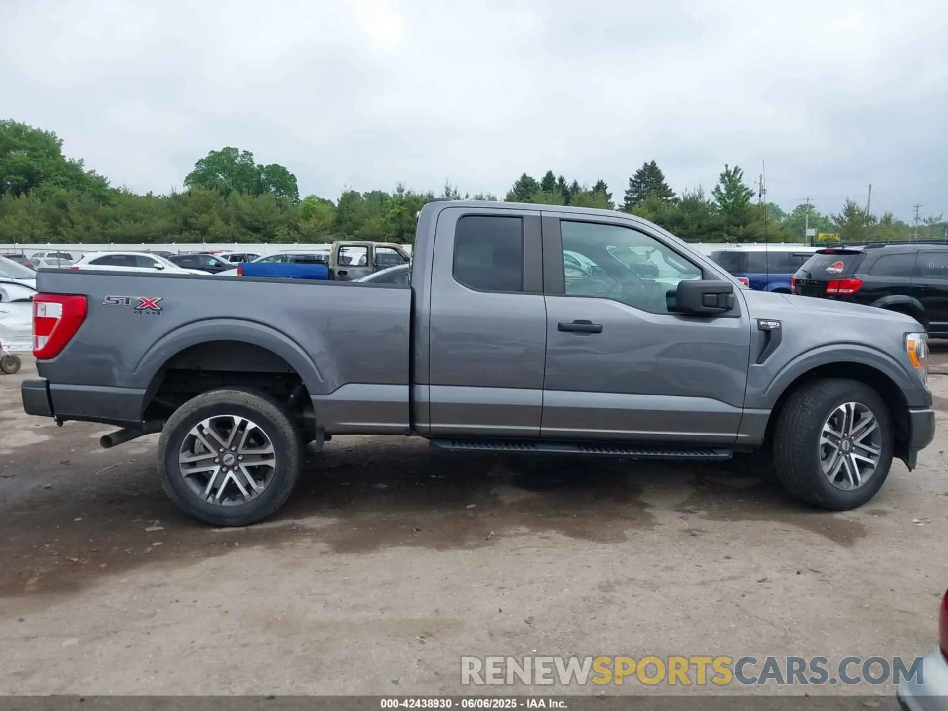 13 Photograph of a damaged car 1FTFX1E57MFA23102 FORD F-150 2021