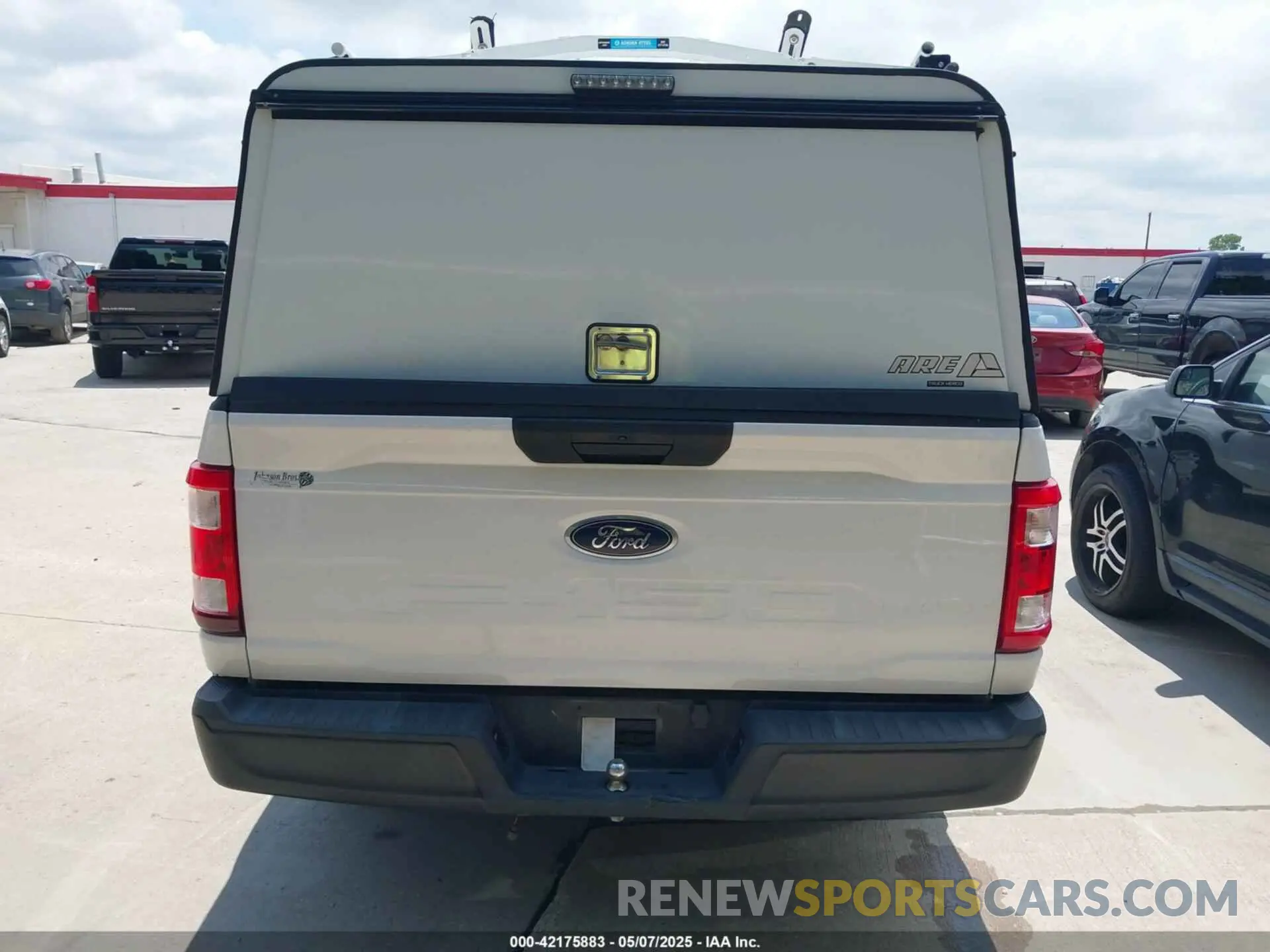 17 Photograph of a damaged car 1FTMF1CB2MKD85770 FORD F-150 2021