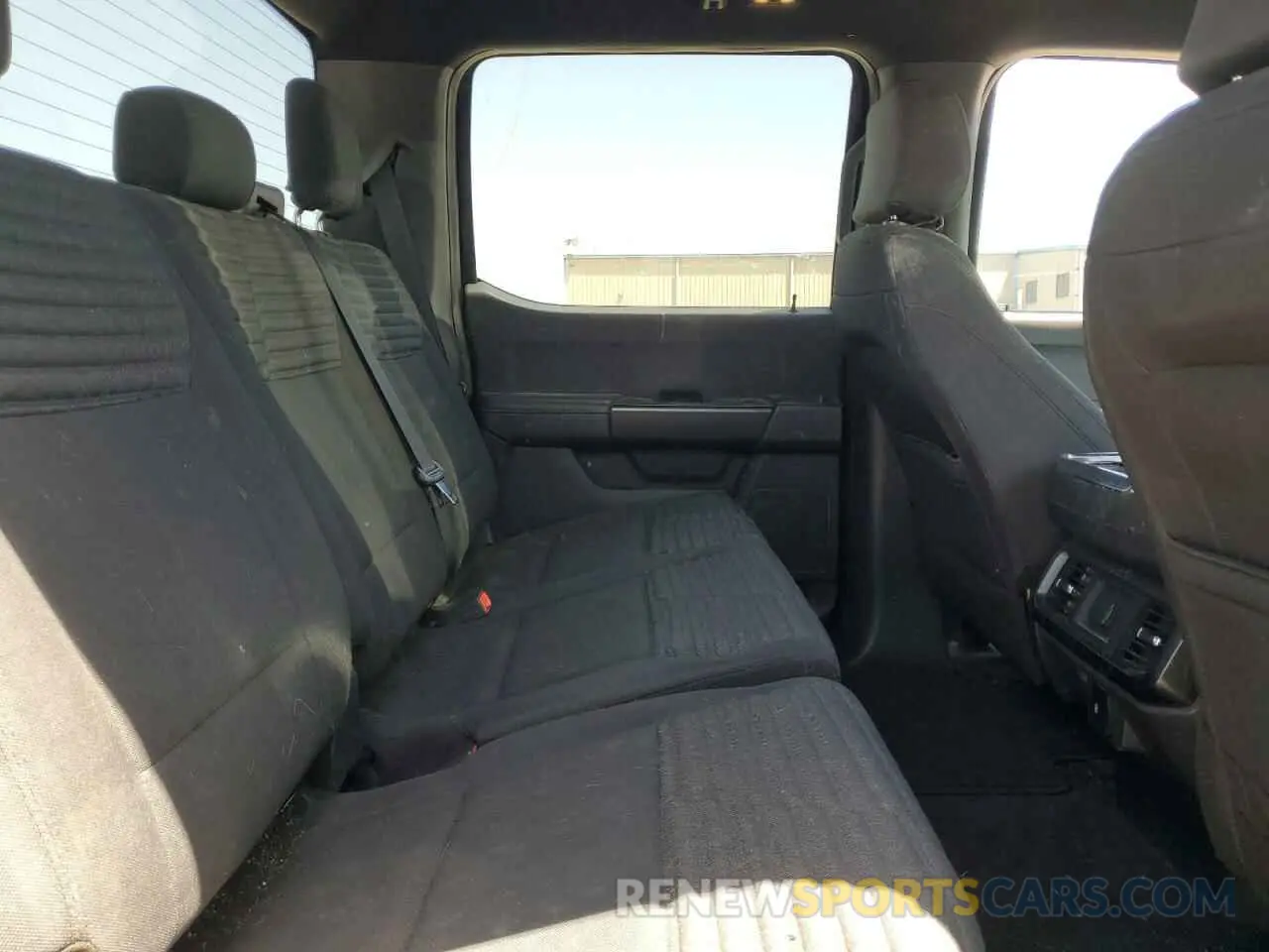 10 Photograph of a damaged car 1FTEW1CP5NKD37004 FORD F-150 2022
