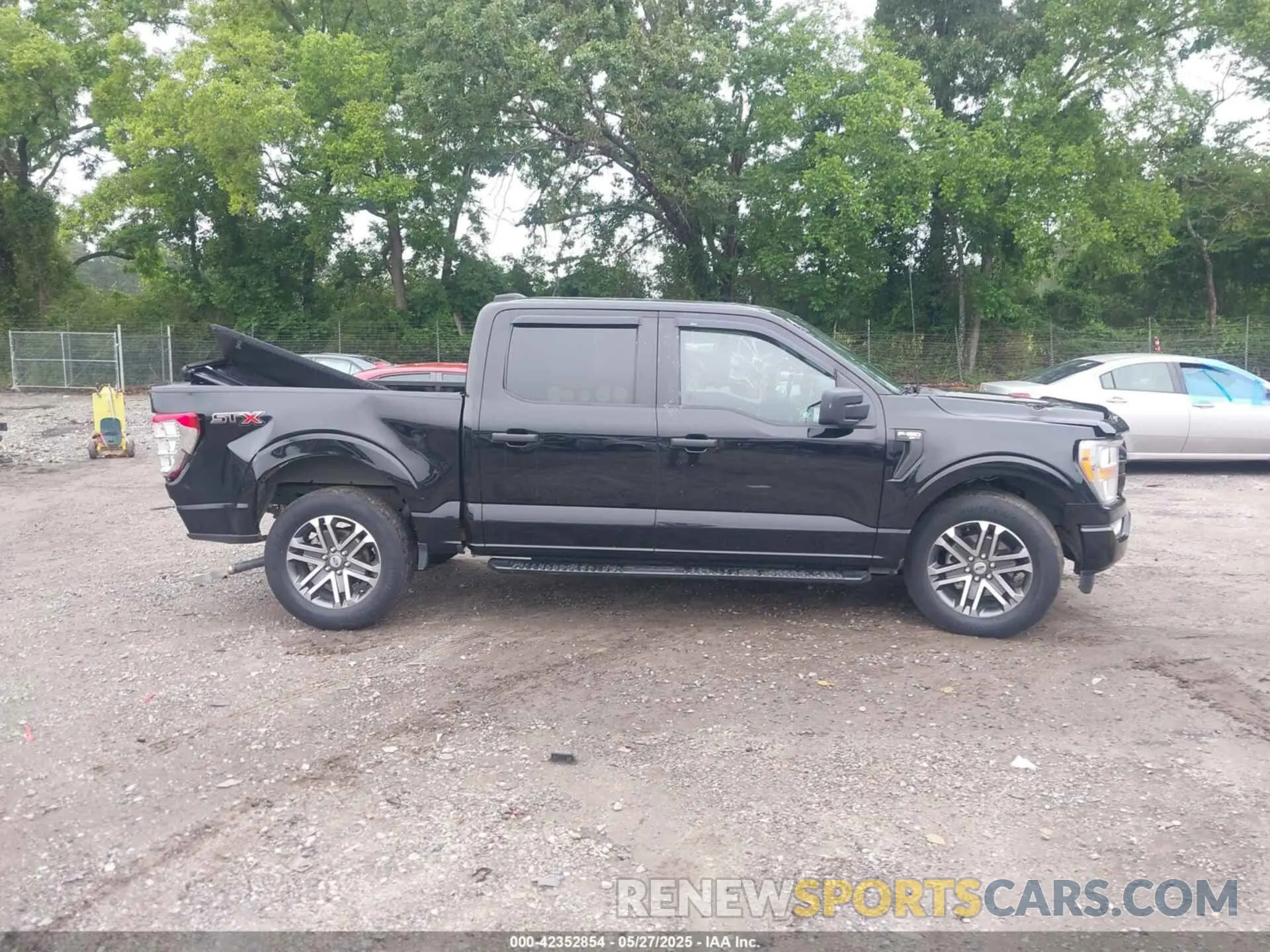 14 Photograph of a damaged car 1FTEW1CP8NFB78472 FORD F-150 2022