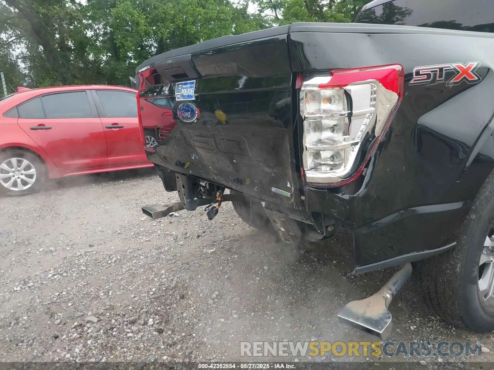 19 Photograph of a damaged car 1FTEW1CP8NFB78472 FORD F-150 2022