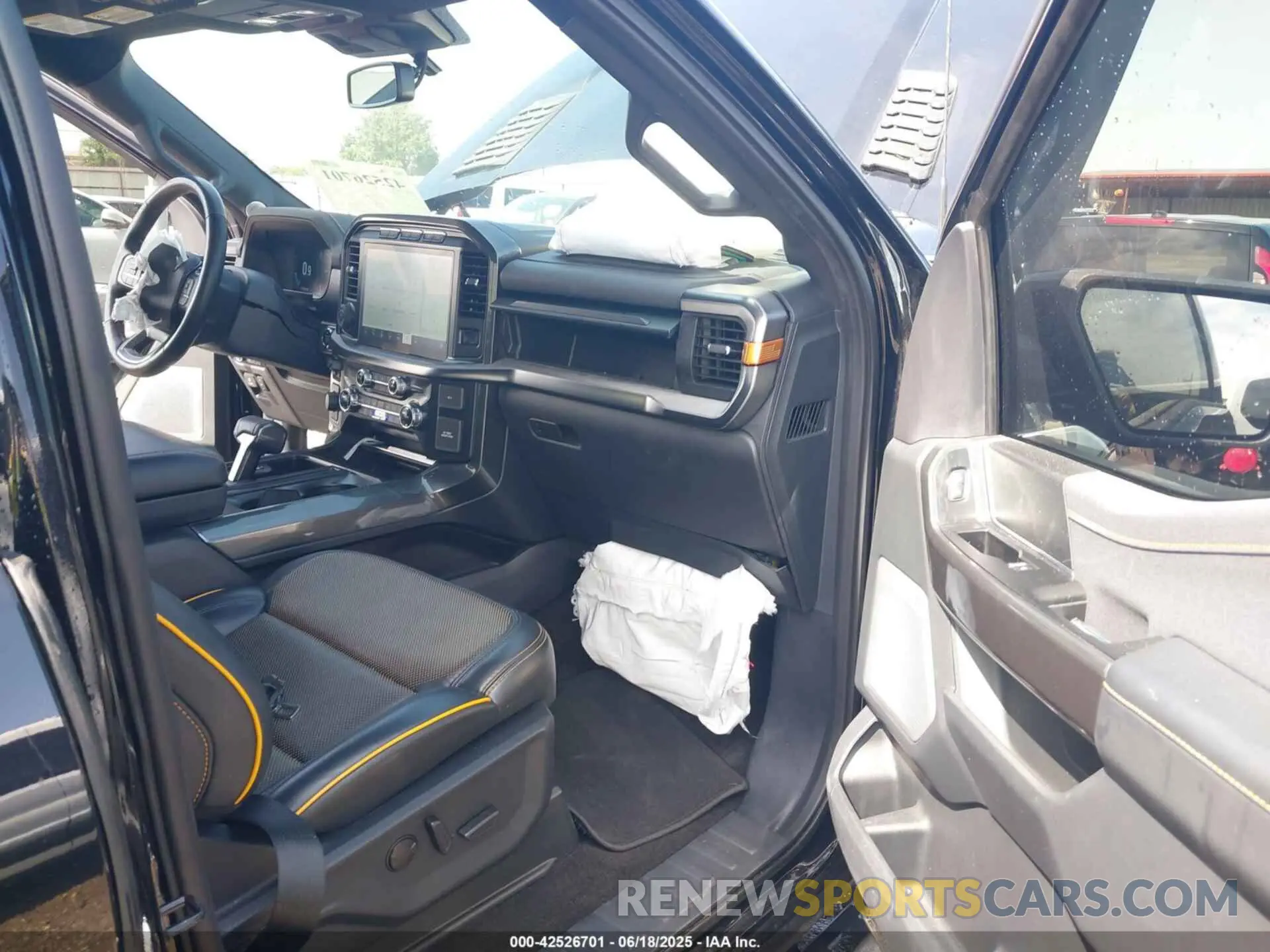 5 Photograph of a damaged car 1FTEW1E83NFB98179 FORD F-150 2022