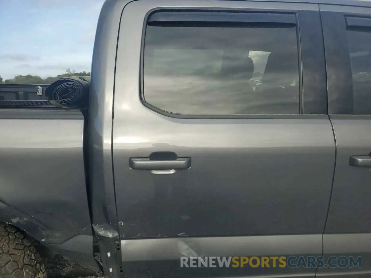 10 Photograph of a damaged car 1FTEW1EP1NFB82926 FORD F-150 2022