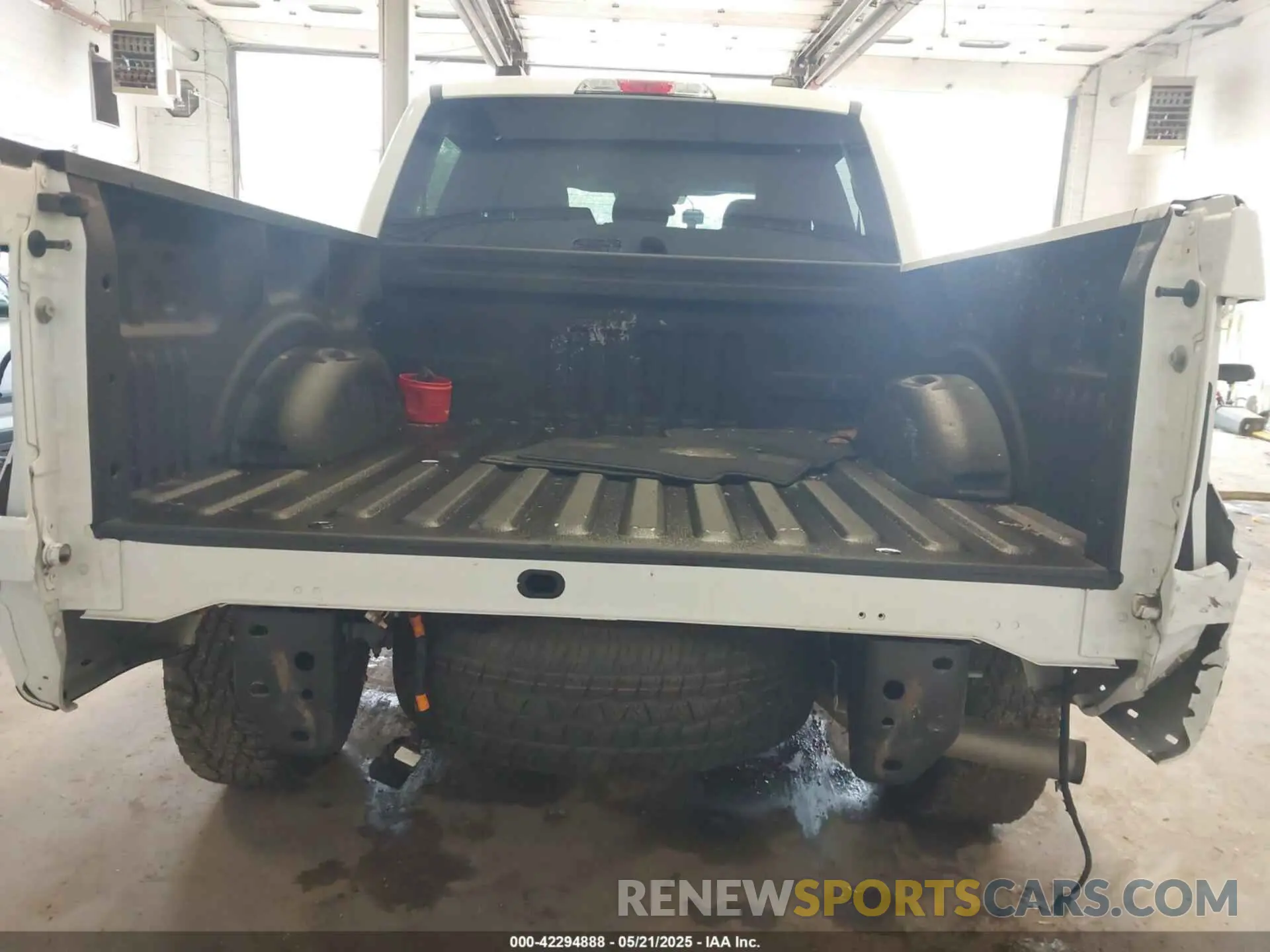 16 Photograph of a damaged car 1FTEW1EP1NKE50669 FORD F-150 2022