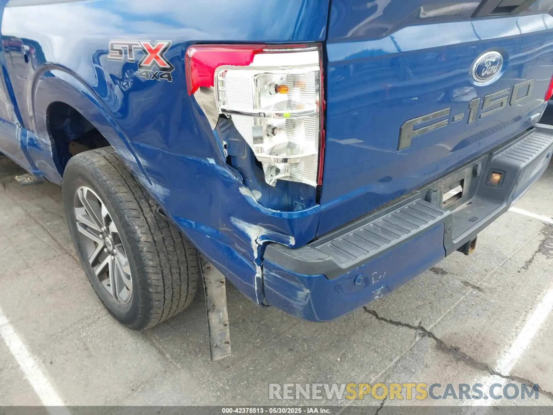 19 Photograph of a damaged car 1FTEW1EP2NKD17385 FORD F-150 2022