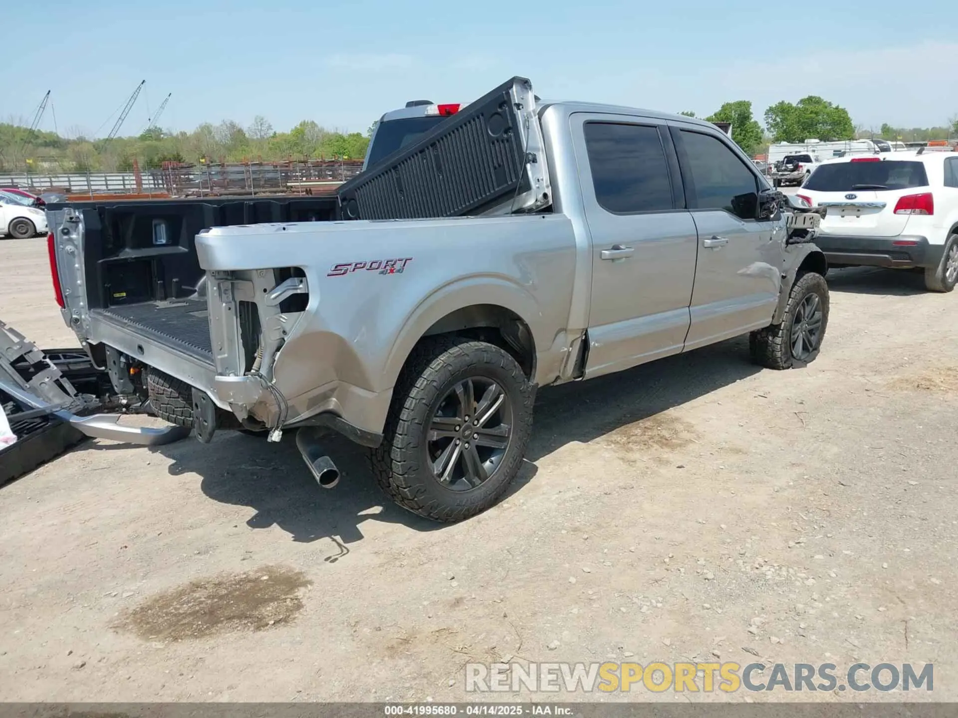 4 Photograph of a damaged car 1FTEW1EP7NFA46090 FORD F-150 2022
