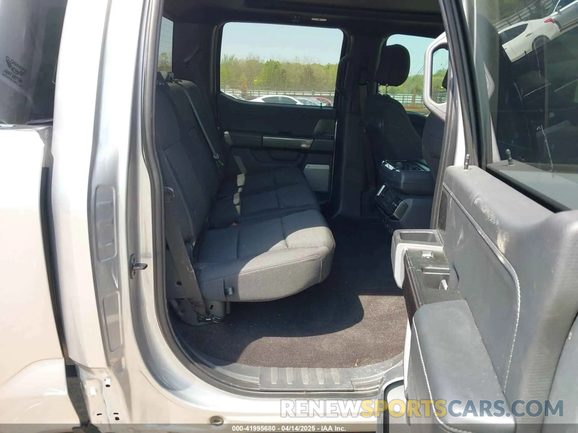8 Photograph of a damaged car 1FTEW1EP7NFA46090 FORD F-150 2022