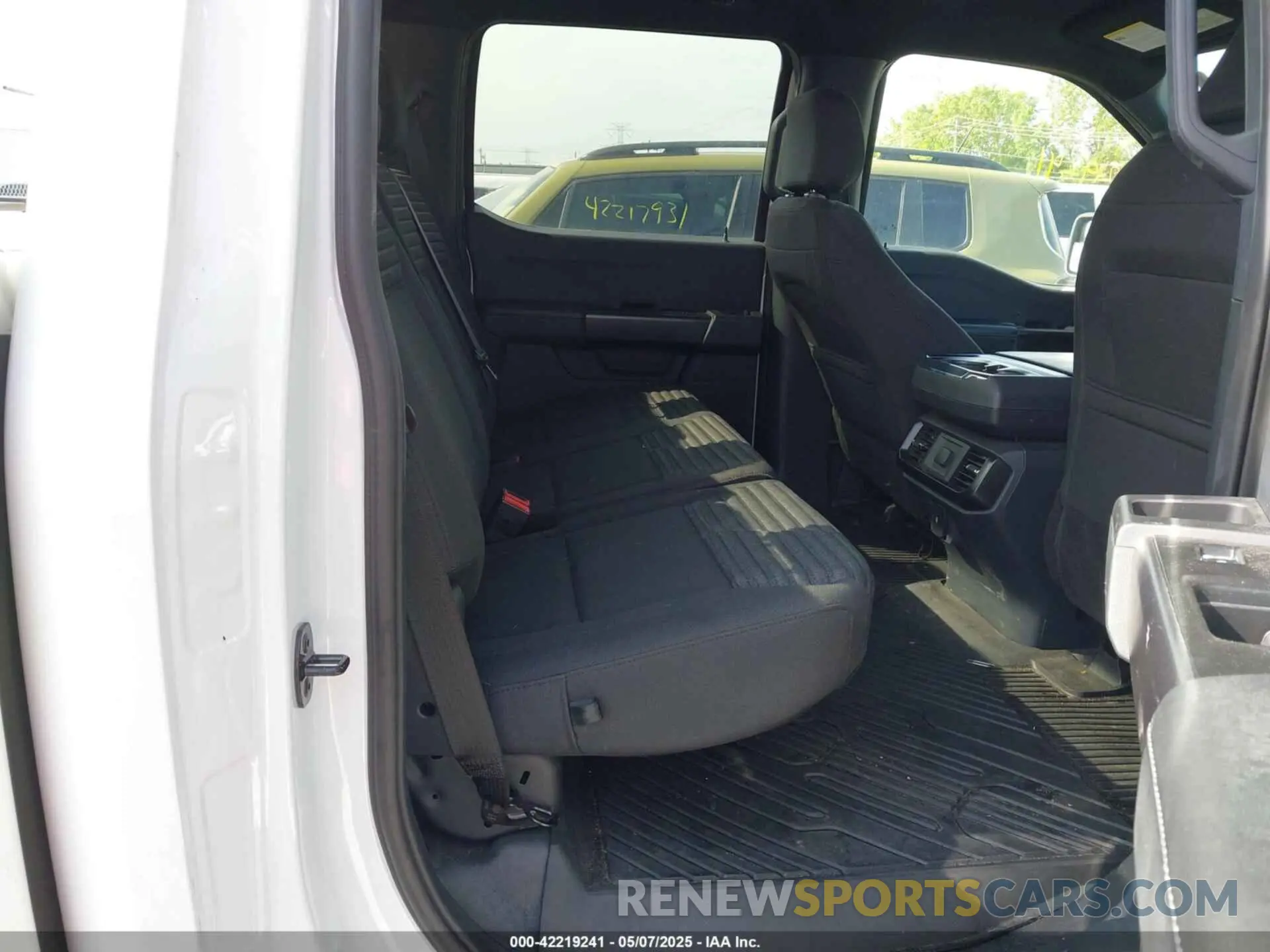 8 Photograph of a damaged car 1FTEW1EPXNFB76977 FORD F-150 2022