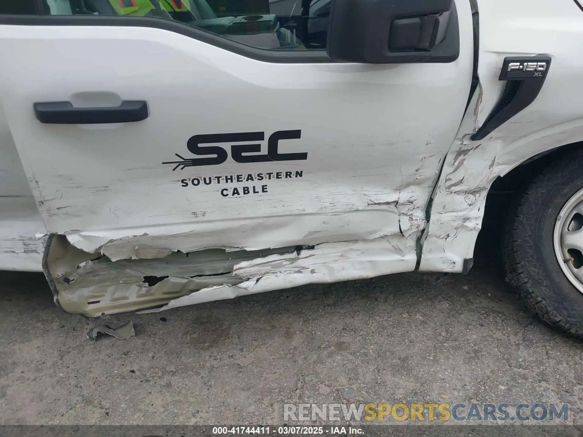 17 Photograph of a damaged car 1FTEX1CB0NKE84137 FORD F-150 2022