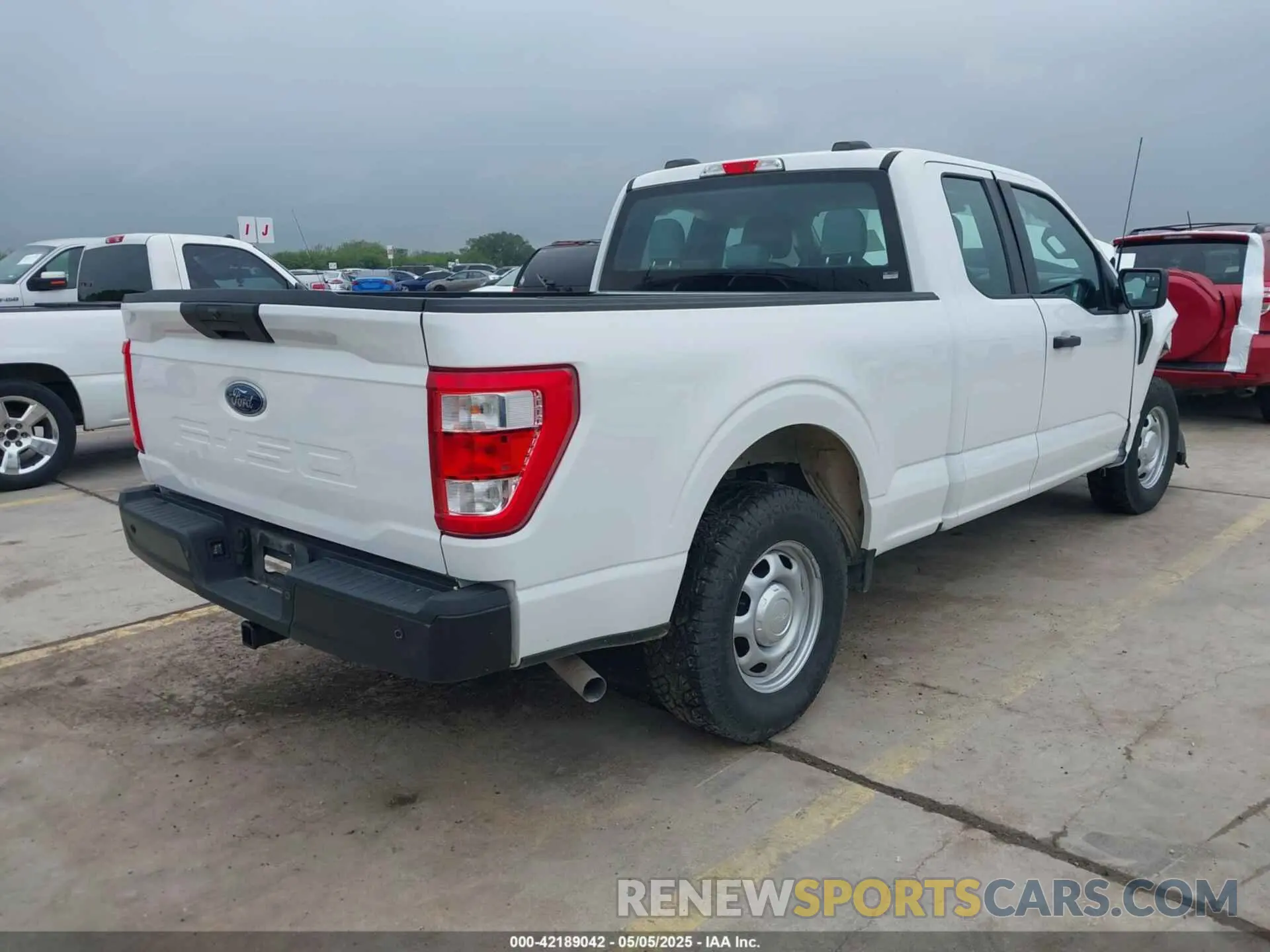 4 Photograph of a damaged car 1FTEX1CB1NKD70793 FORD F-150 2022