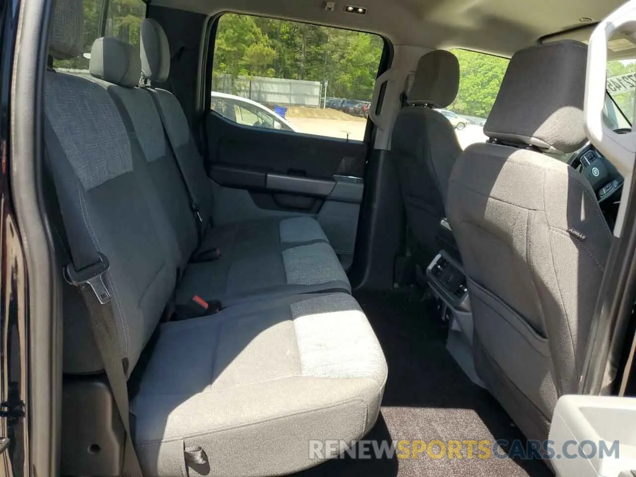 10 Photograph of a damaged car 1FTFW1E55NFB13918 FORD F-150 2022