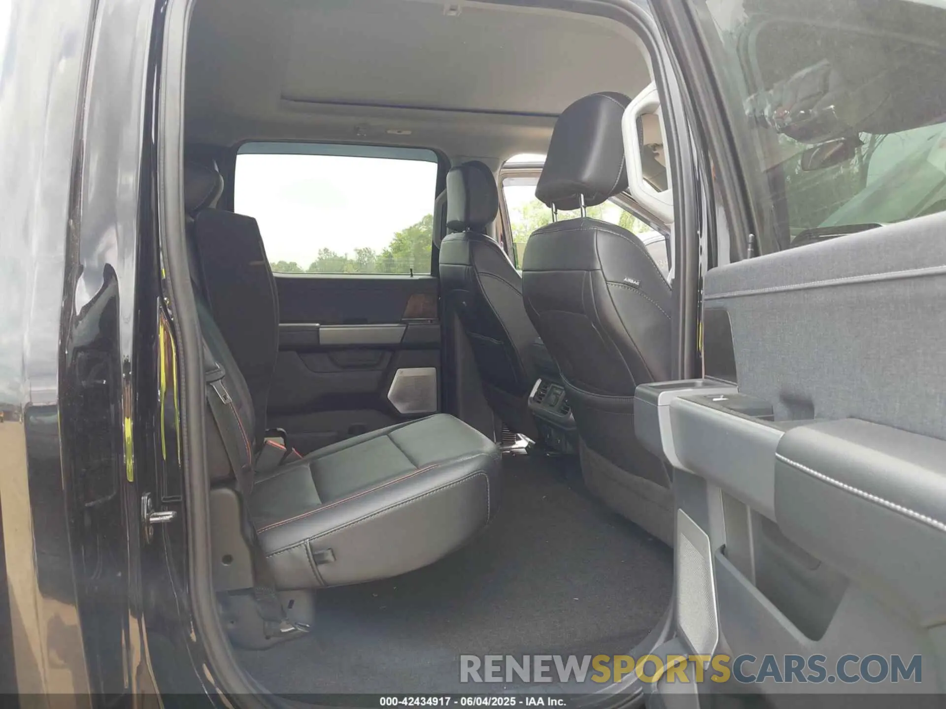 8 Photograph of a damaged car 1FTFW1E55NFB70376 FORD F-150 2022