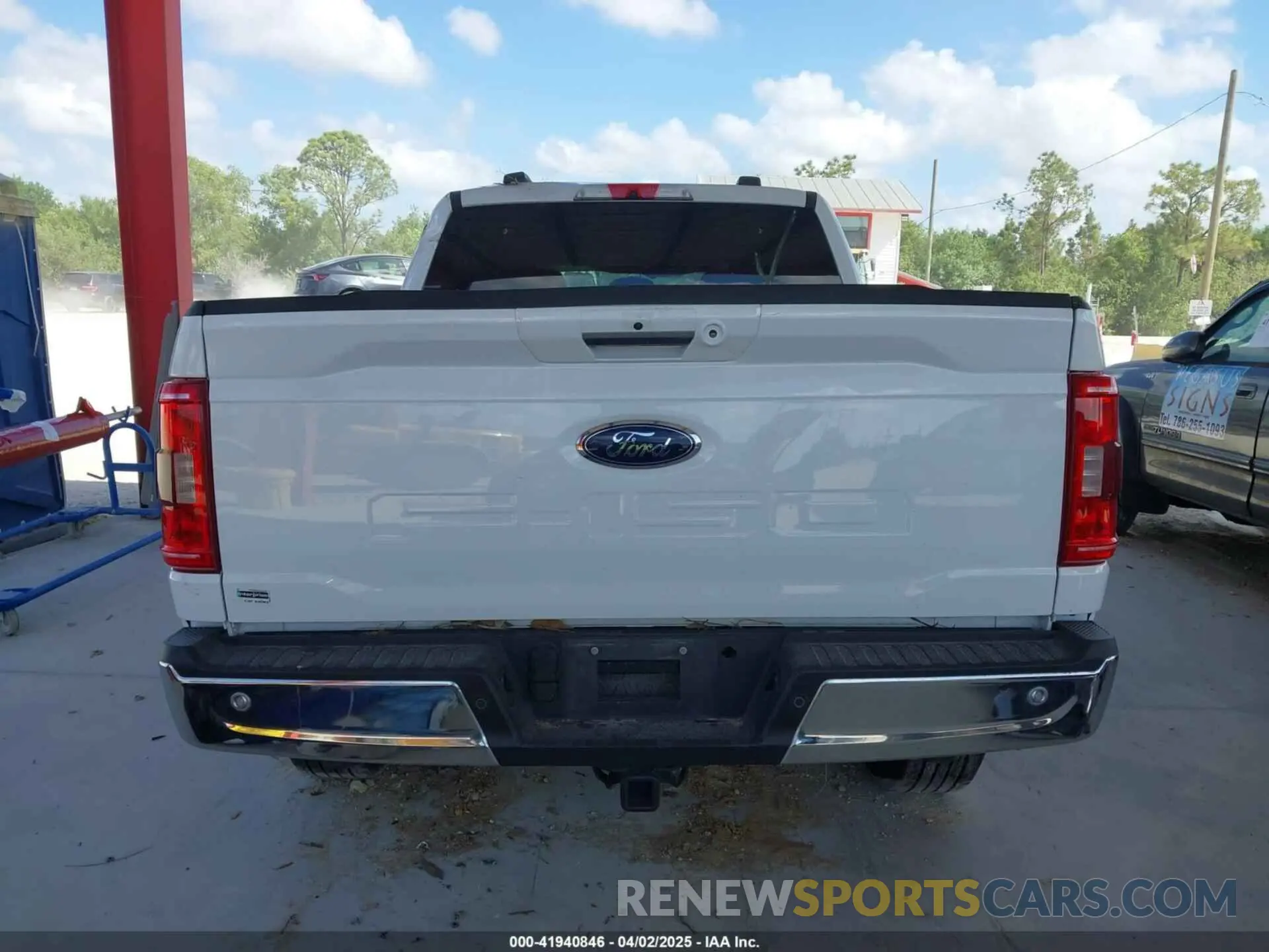 17 Photograph of a damaged car 1FTFW1E55NFB73942 FORD F-150 2022