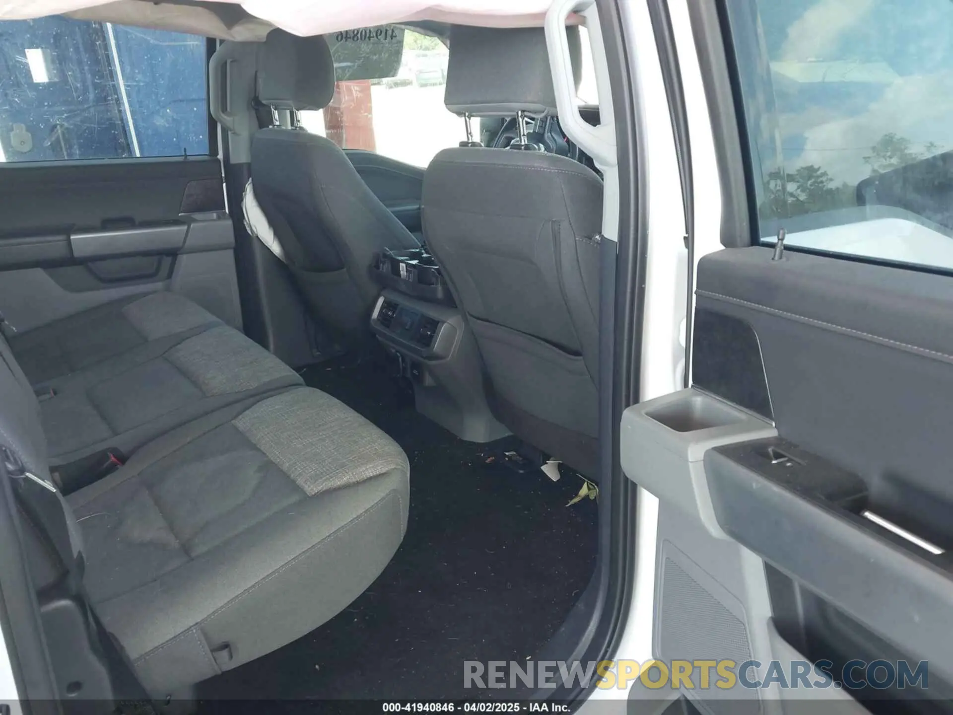 8 Photograph of a damaged car 1FTFW1E55NFB73942 FORD F-150 2022