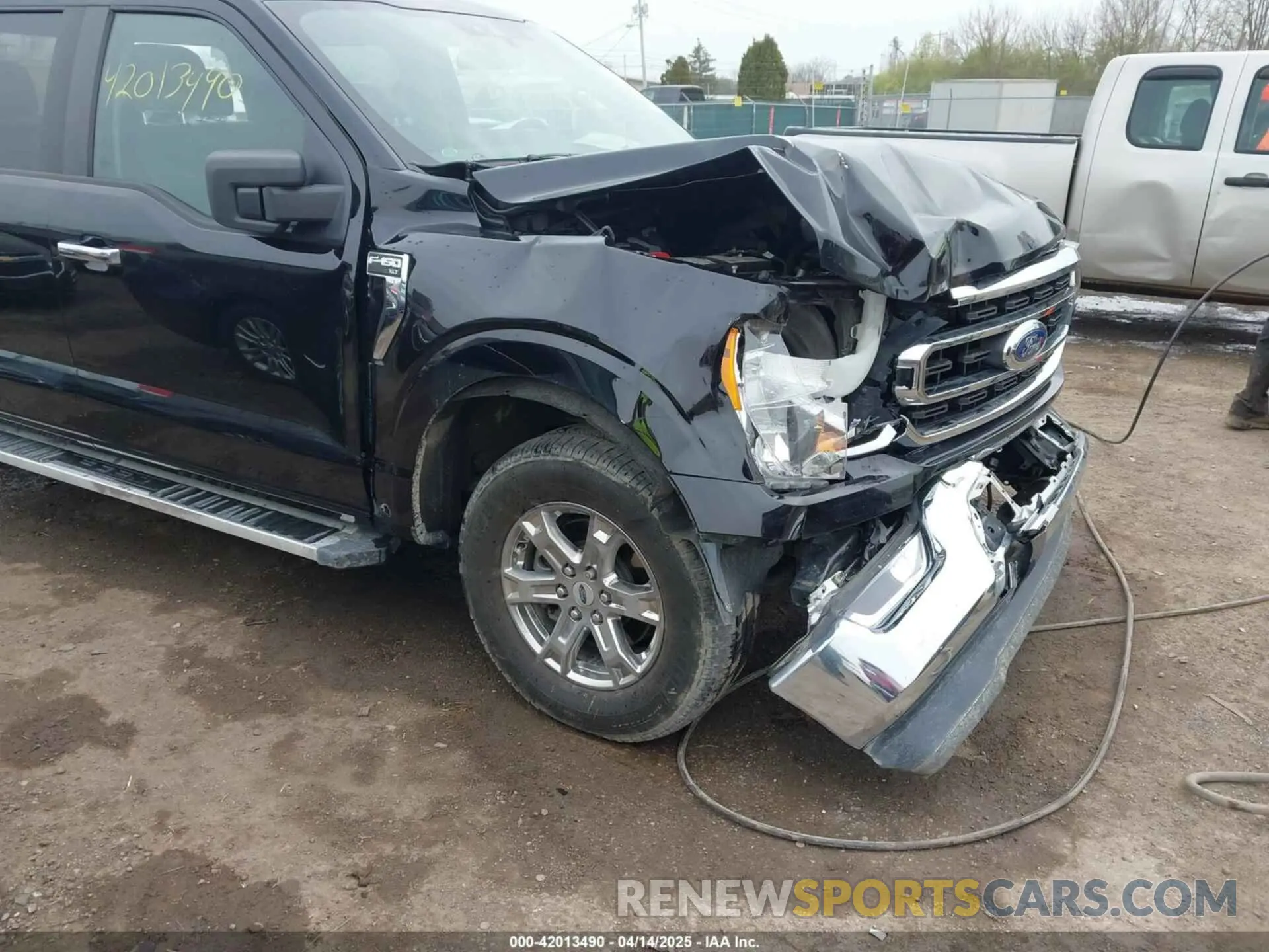 17 Photograph of a damaged car 1FTFW1E58NFB02945 FORD F-150 2022