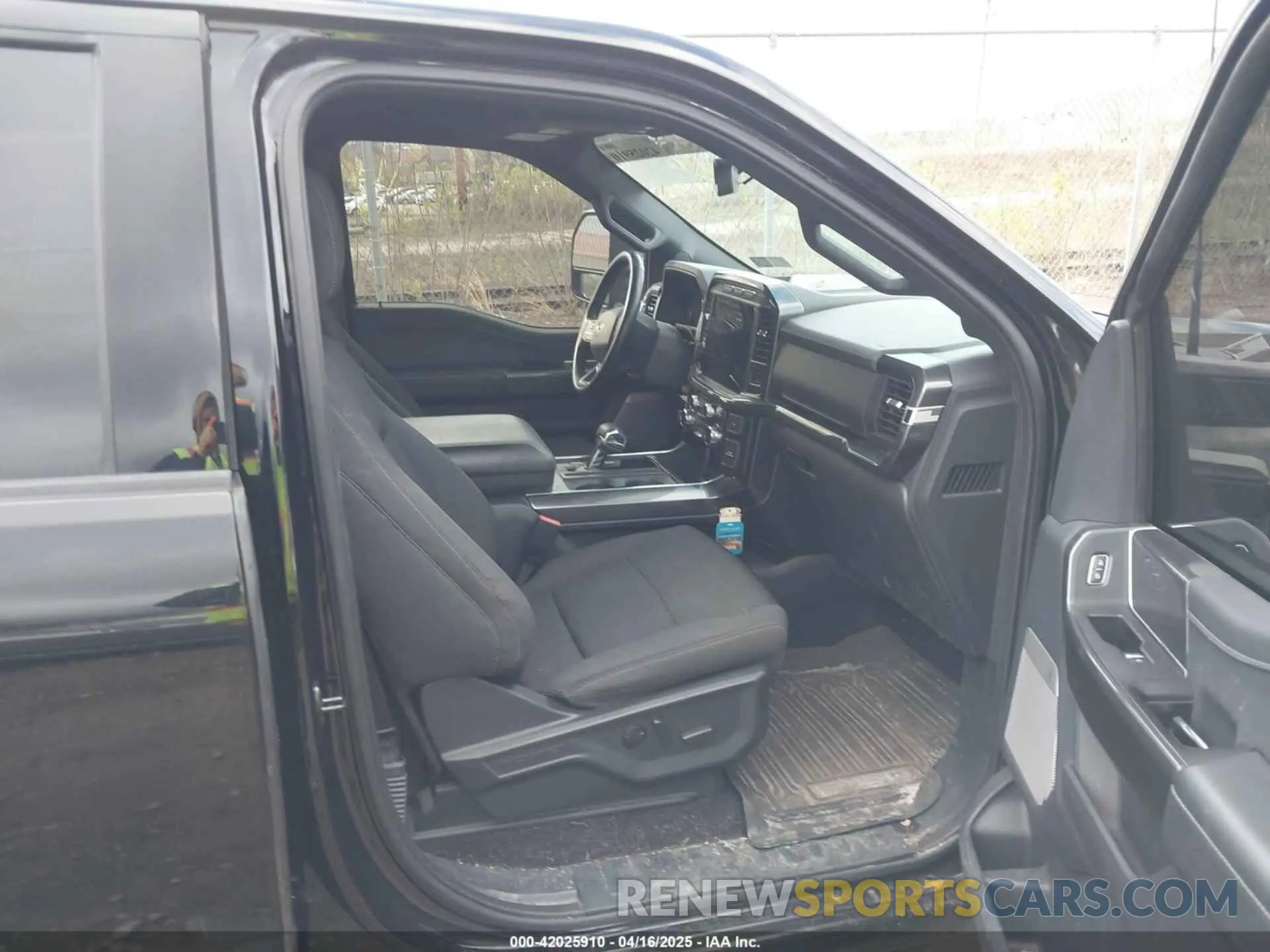5 Photograph of a damaged car 1FTFW1E59NFA78736 FORD F-150 2022