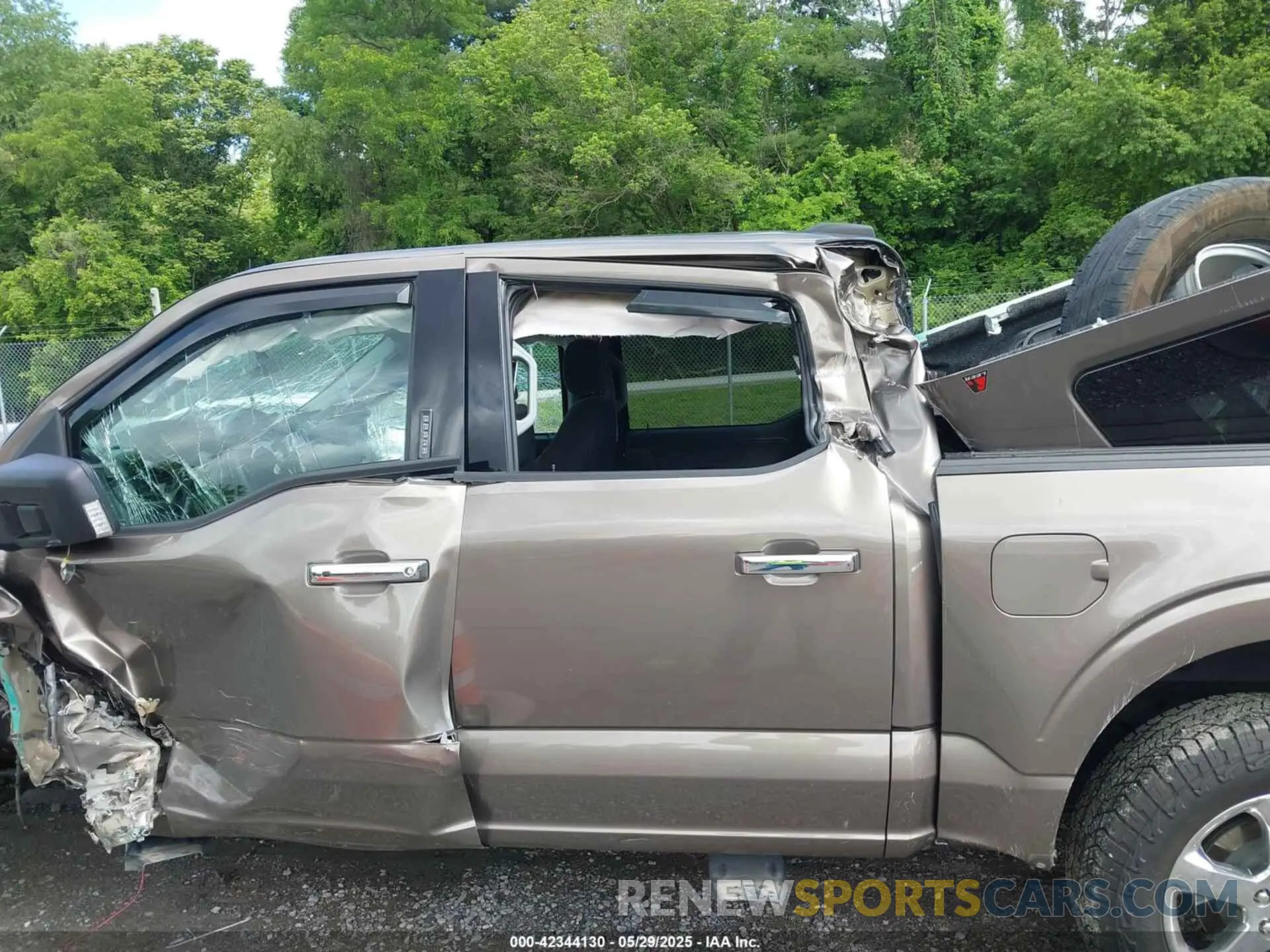 12 Photograph of a damaged car 1FTFW1E5XNFC05087 FORD F-150 2022