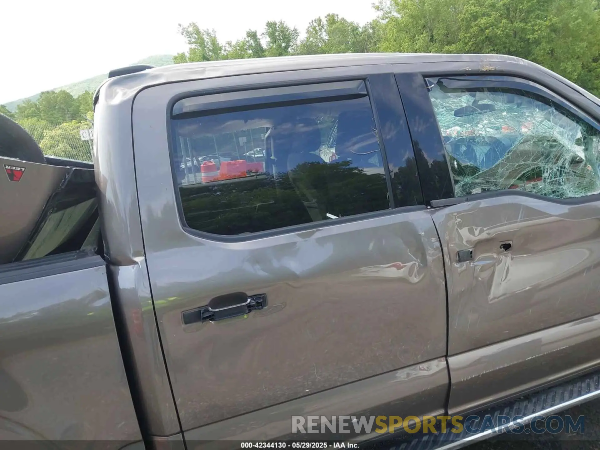 14 Photograph of a damaged car 1FTFW1E5XNFC05087 FORD F-150 2022