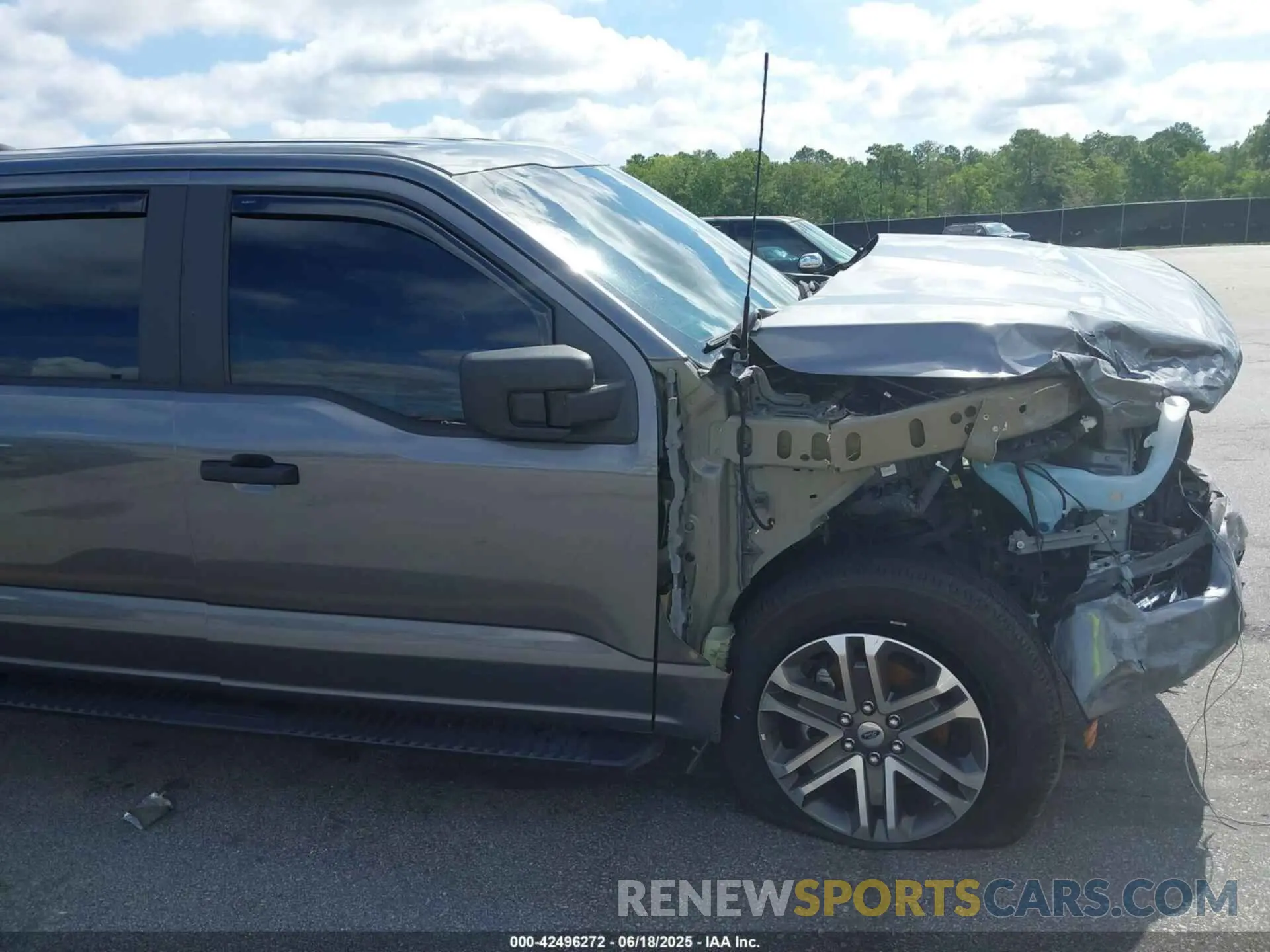 18 Photograph of a damaged car 1FTFW1E80NFB25405 FORD F-150 2022
