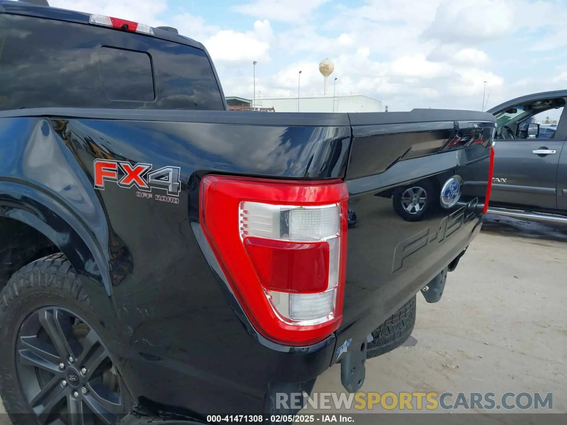 17 Photograph of a damaged car 1FTFW1E84NFA69310 FORD F-150 2022