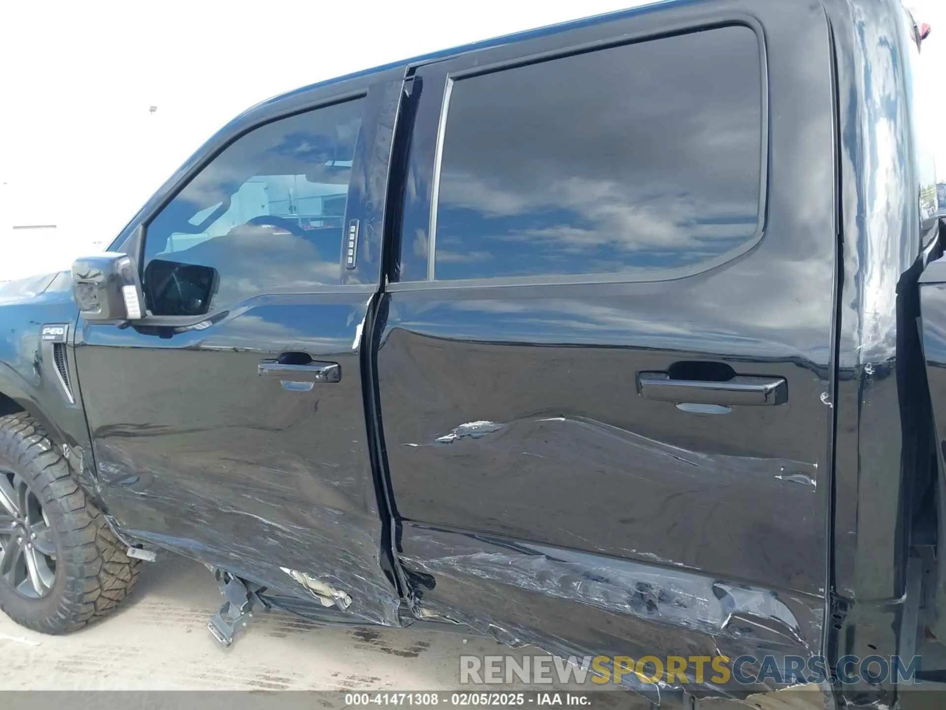 18 Photograph of a damaged car 1FTFW1E84NFA69310 FORD F-150 2022