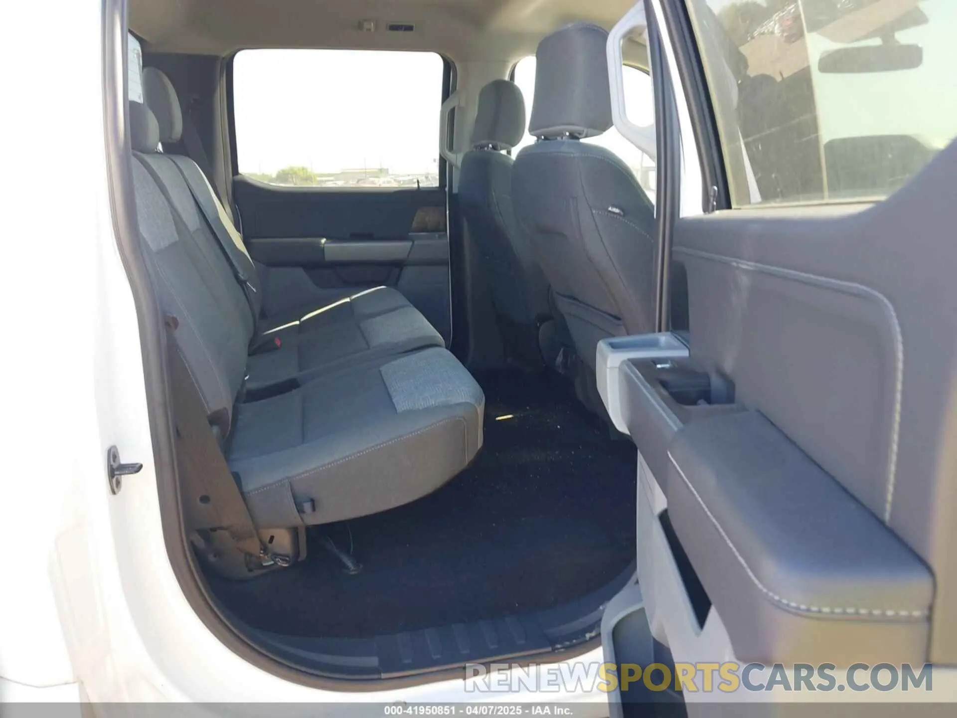 8 Photograph of a damaged car 1FTFW1E85NFB58593 FORD F-150 2022