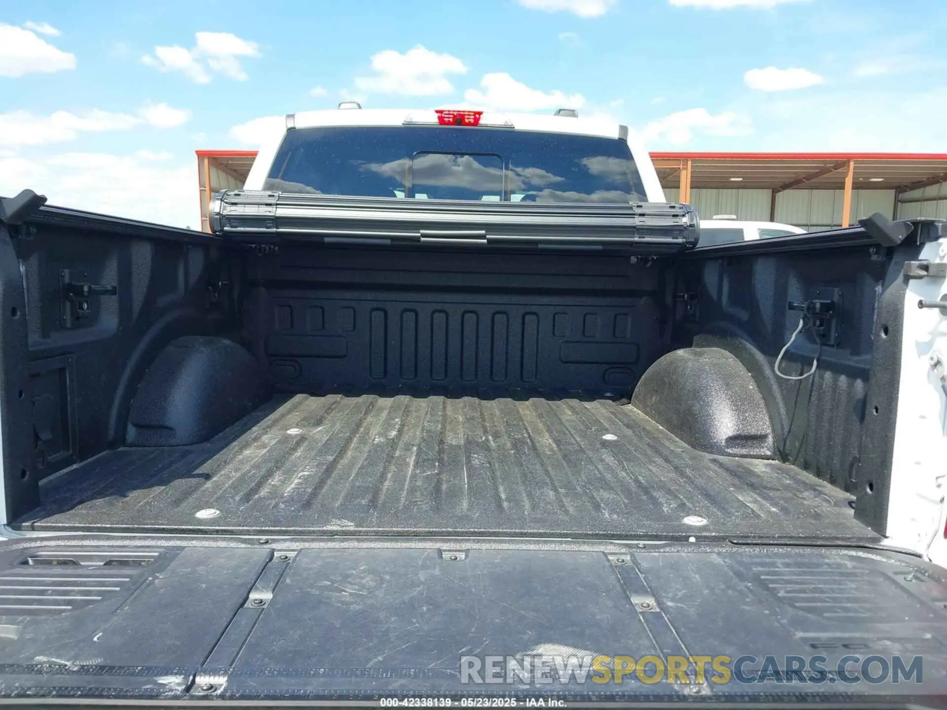 17 Photograph of a damaged car 1FTFW1E89NFB71217 FORD F-150 2022