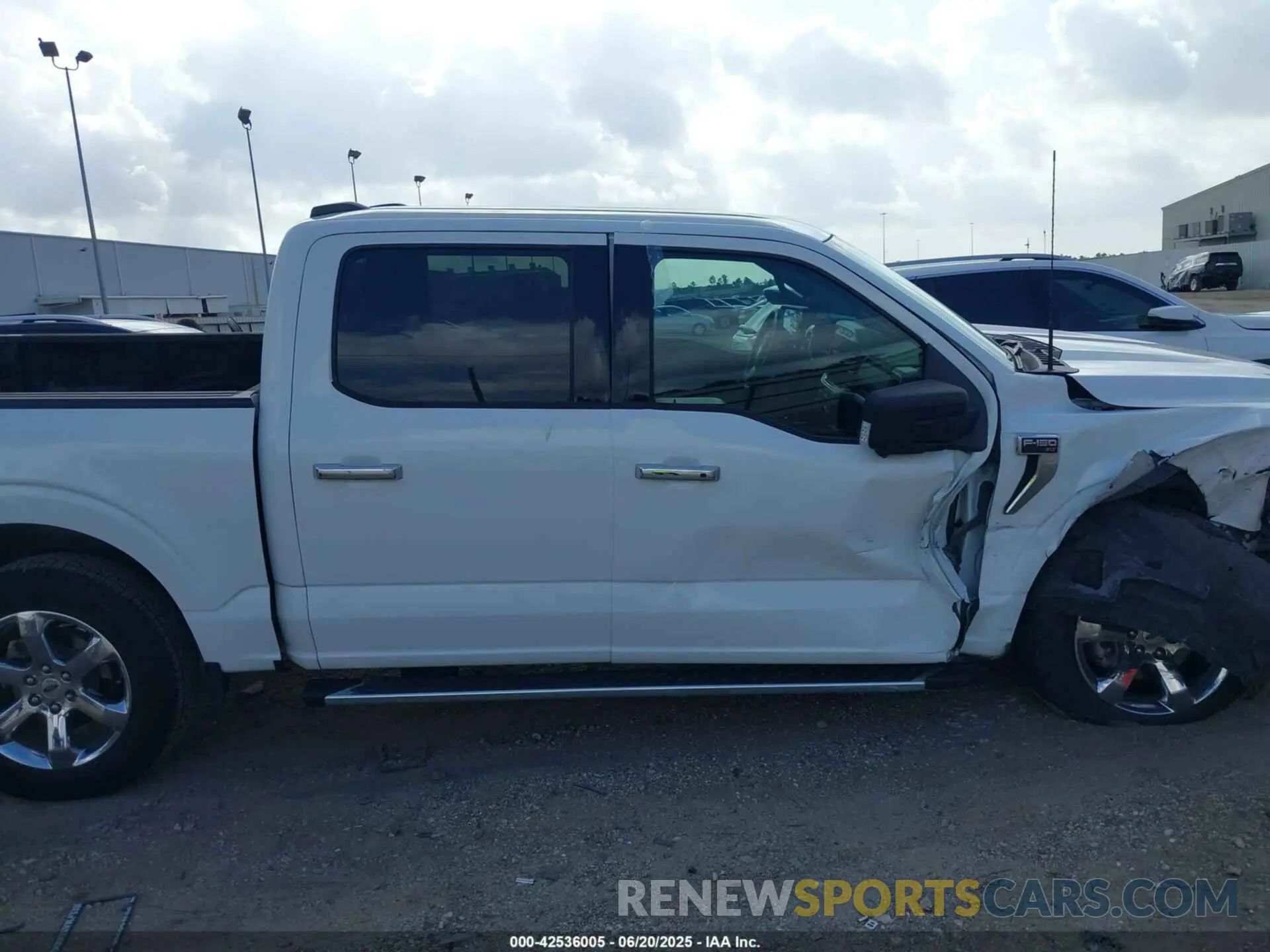 13 Photograph of a damaged car 1FTFW1E8XNFA67531 FORD F-150 2022