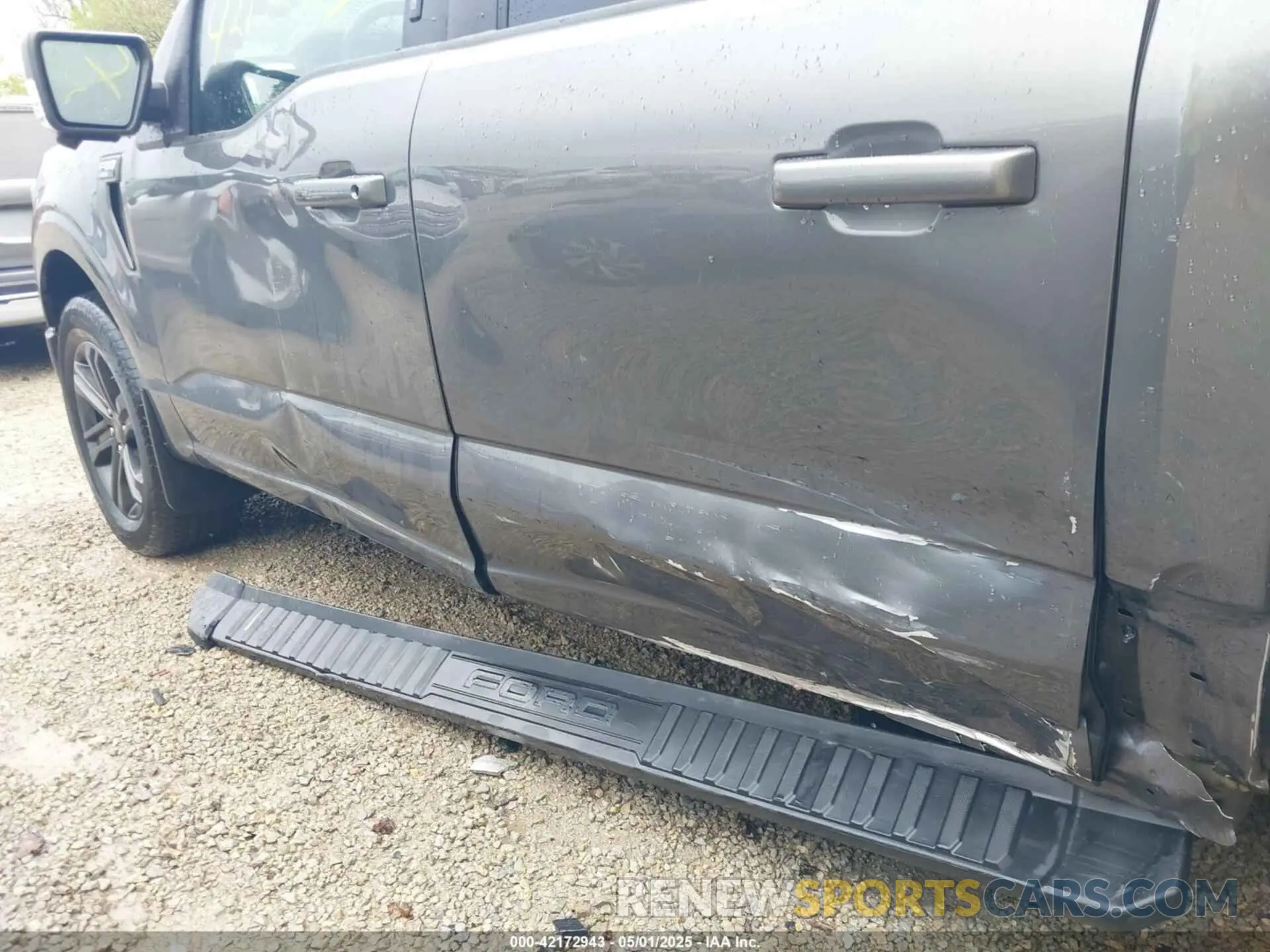 17 Photograph of a damaged car 1FTFW1ED8NFA08023 FORD F-150 2022