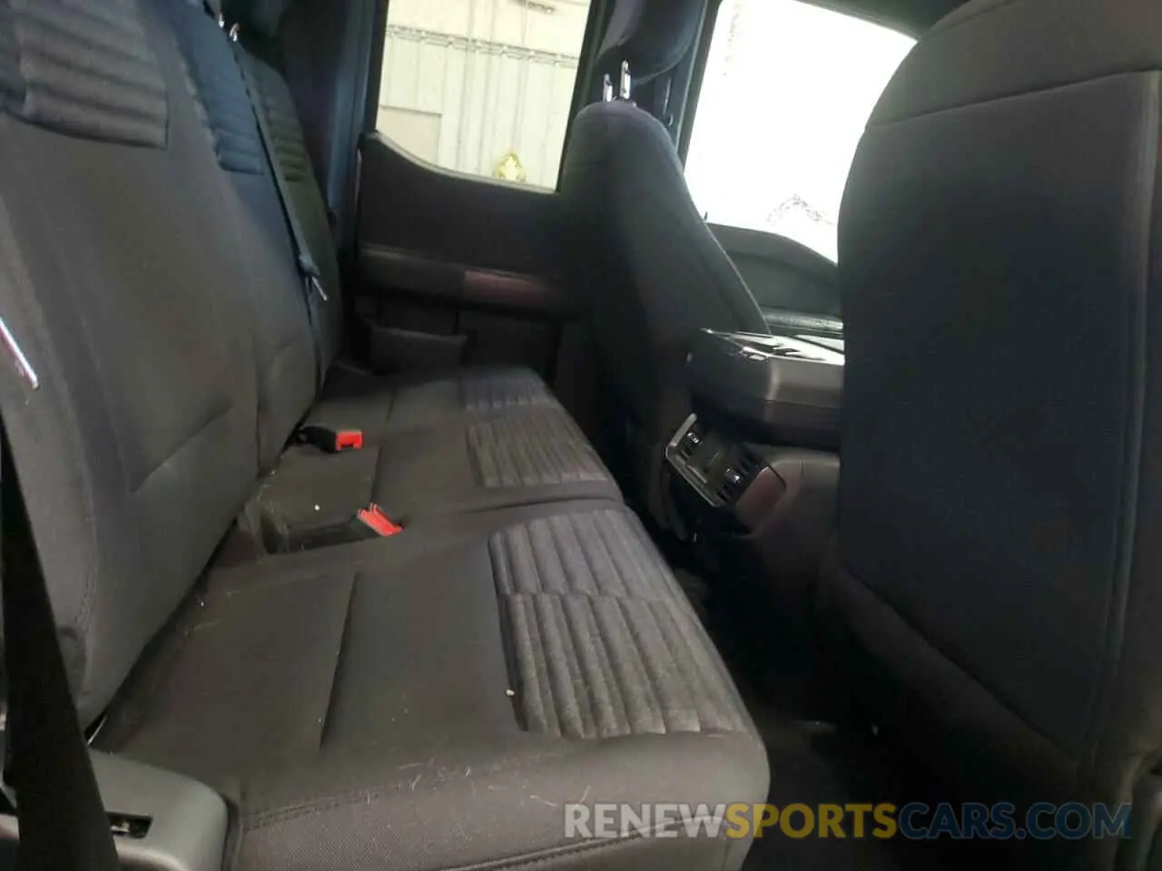 10 Photograph of a damaged car 1FTFX1E51NFA24893 FORD F-150 2022