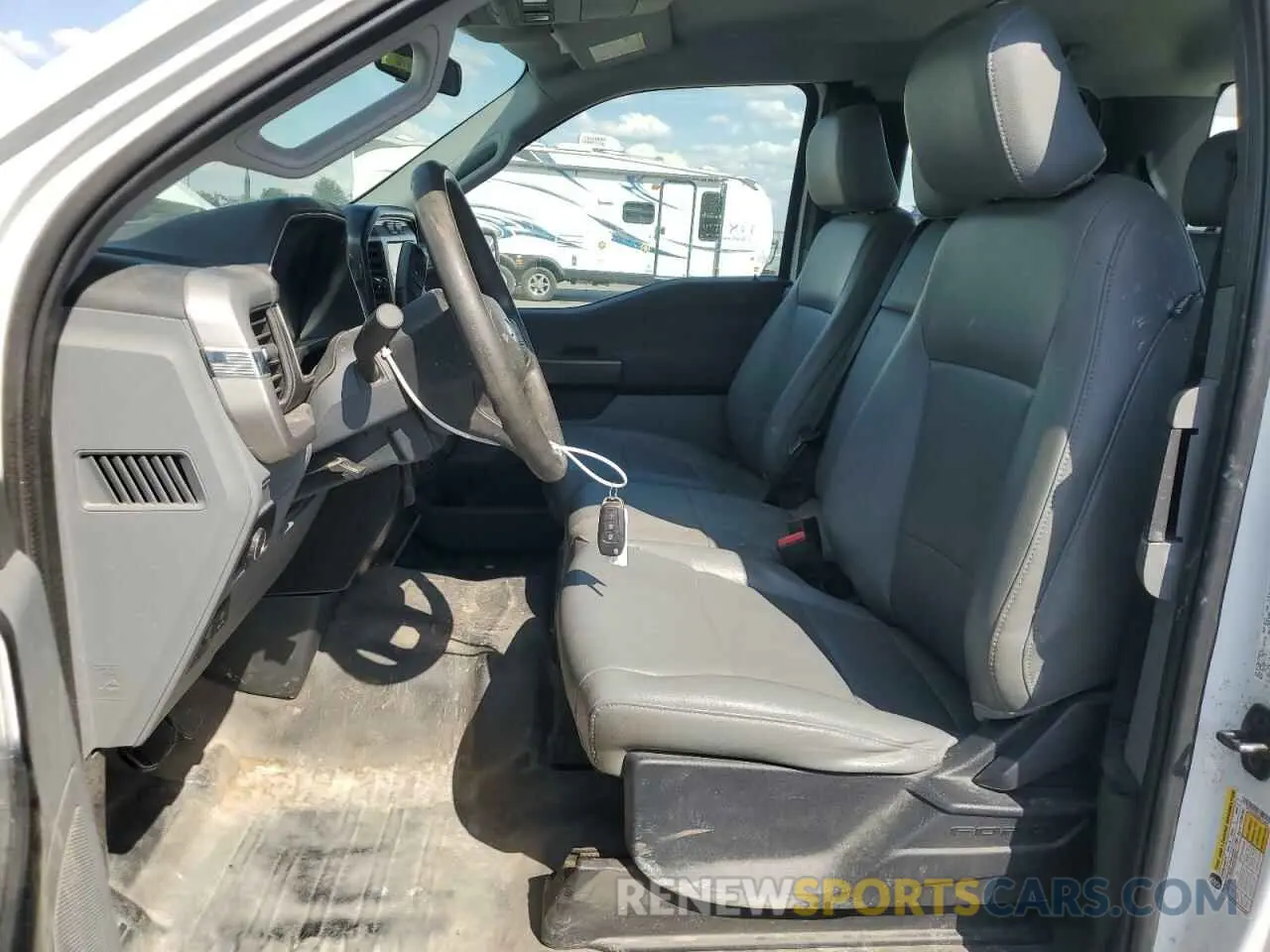 7 Photograph of a damaged car 1FTFX1E51NFA73401 FORD F-150 2022